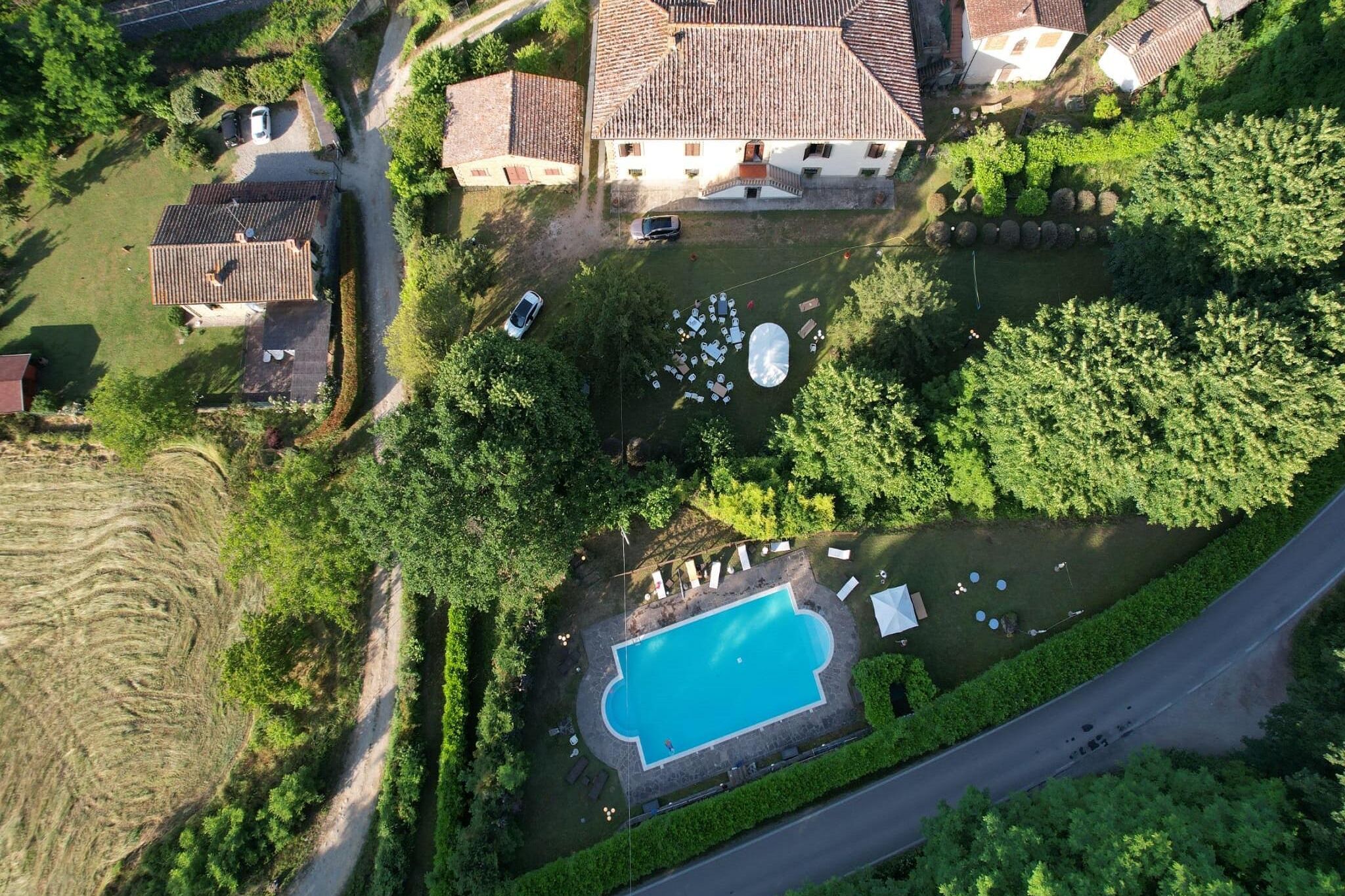Oude Medici-villa met privé zwembad en uitzicht op de heuvels van Mugello