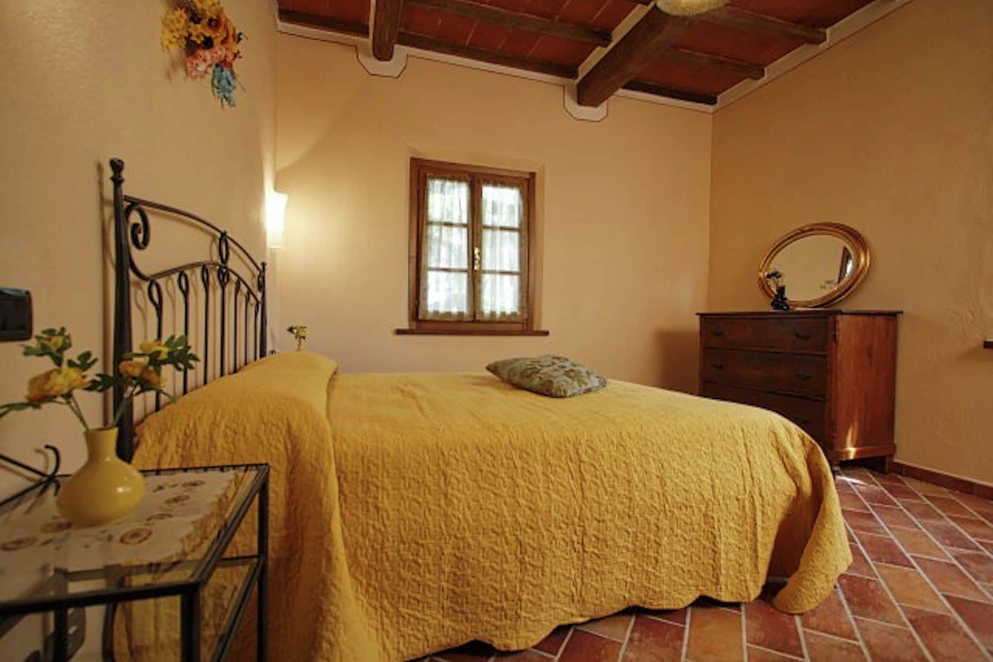 Villa with private pool near Cortona in the calm countryside and hilly landscape