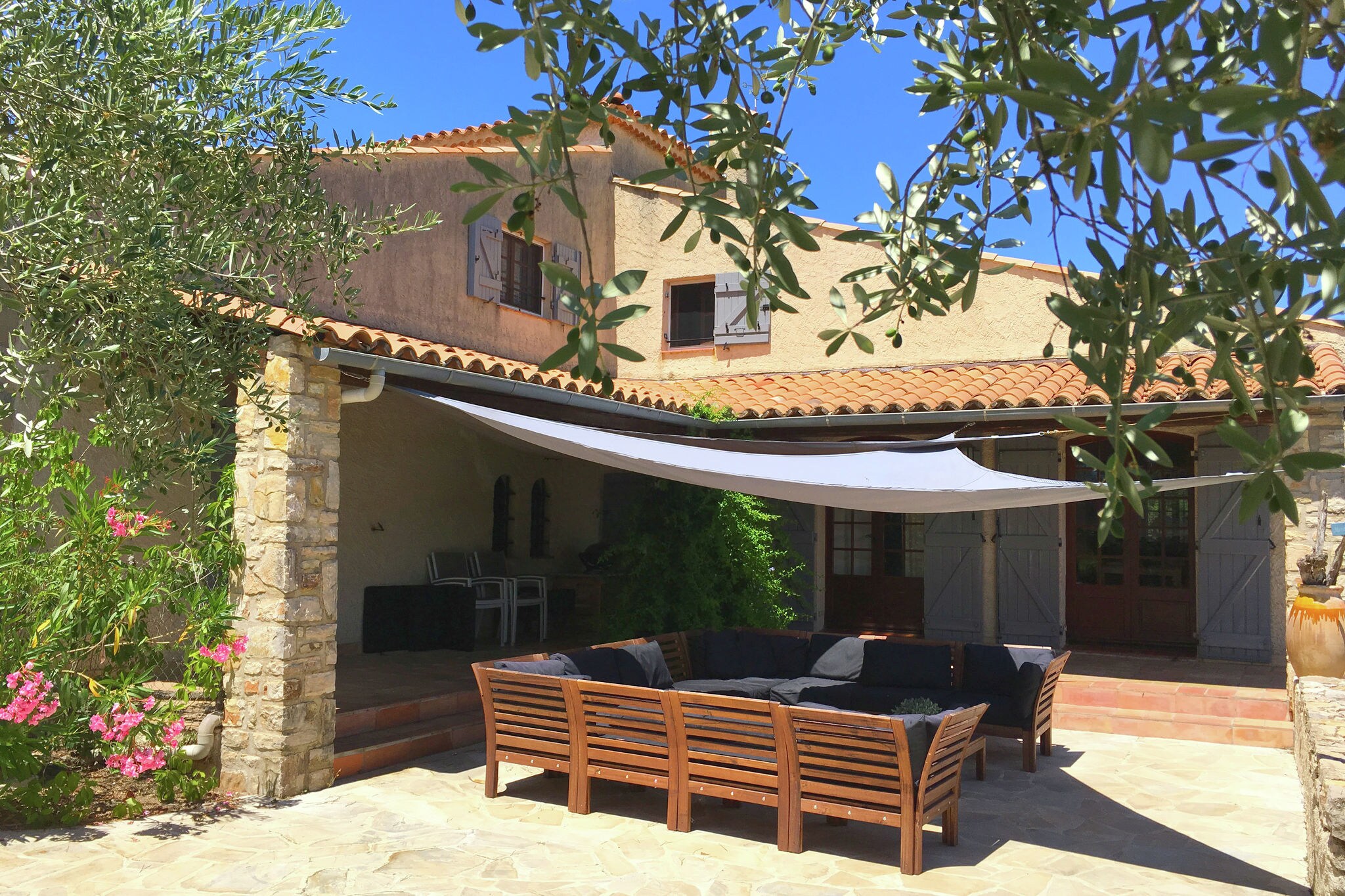 Provençal villa with private swimming pool, 900 m from the picturesque village of Flayosc