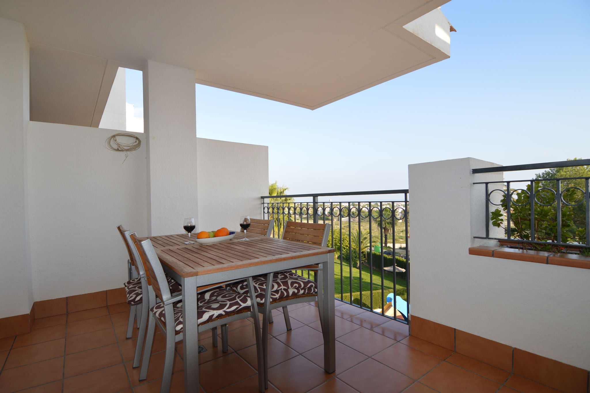 Modernes Appartement mit Swimmingpool am Meer in Valencia