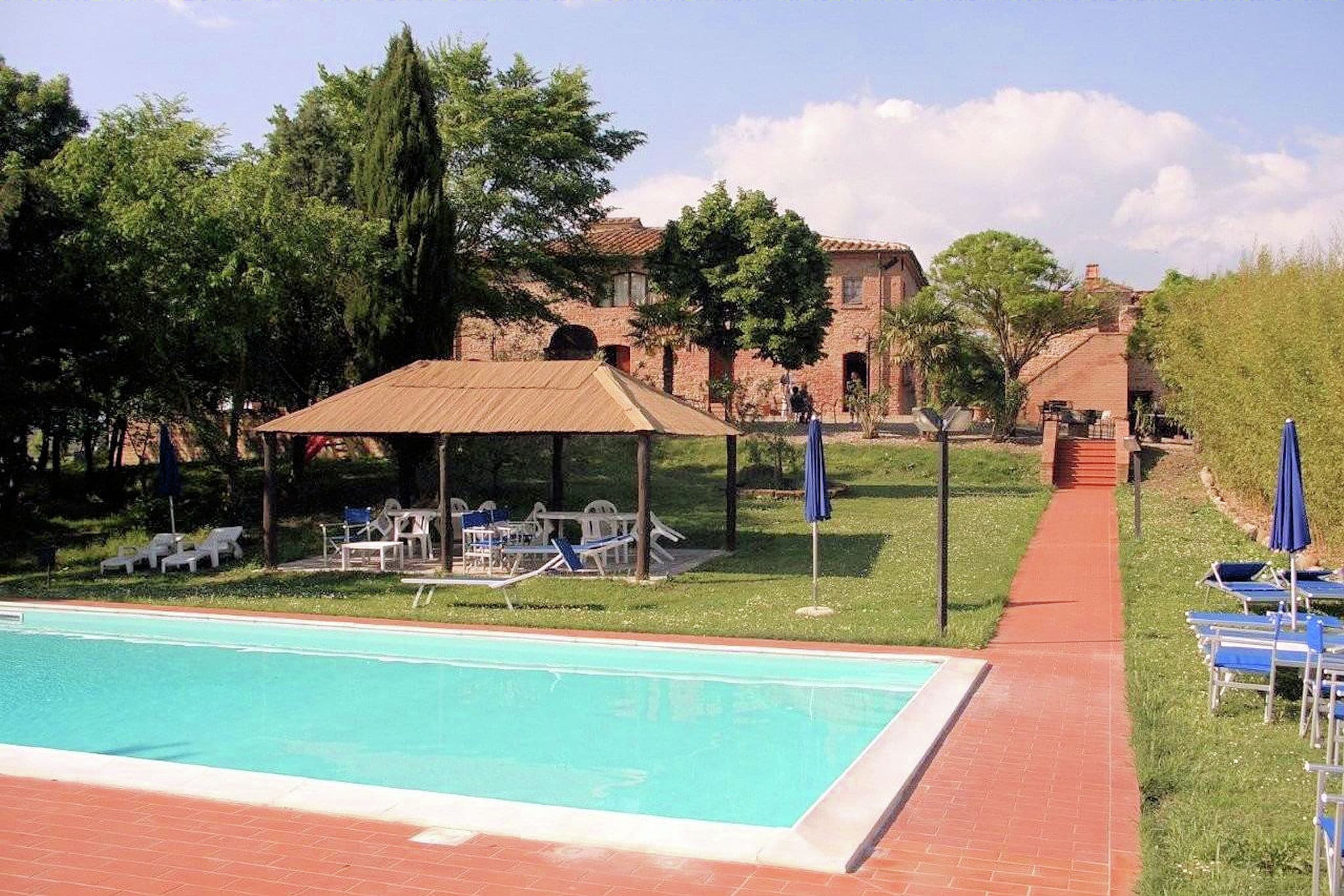 Modern apartment in Peccioli with swimming pool