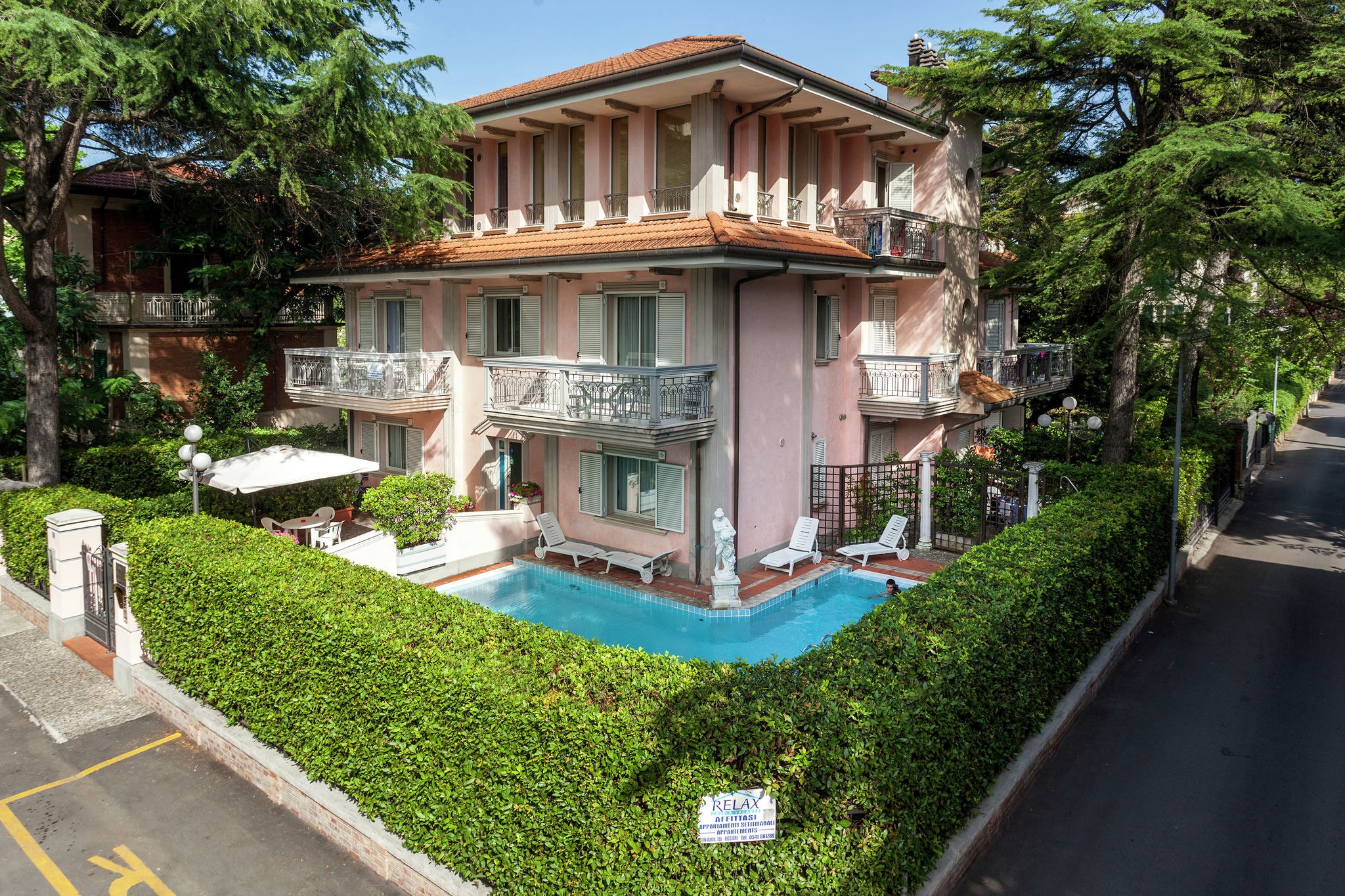 Appartement in villa met zwembad in rustige centrale zone, 150m van zee