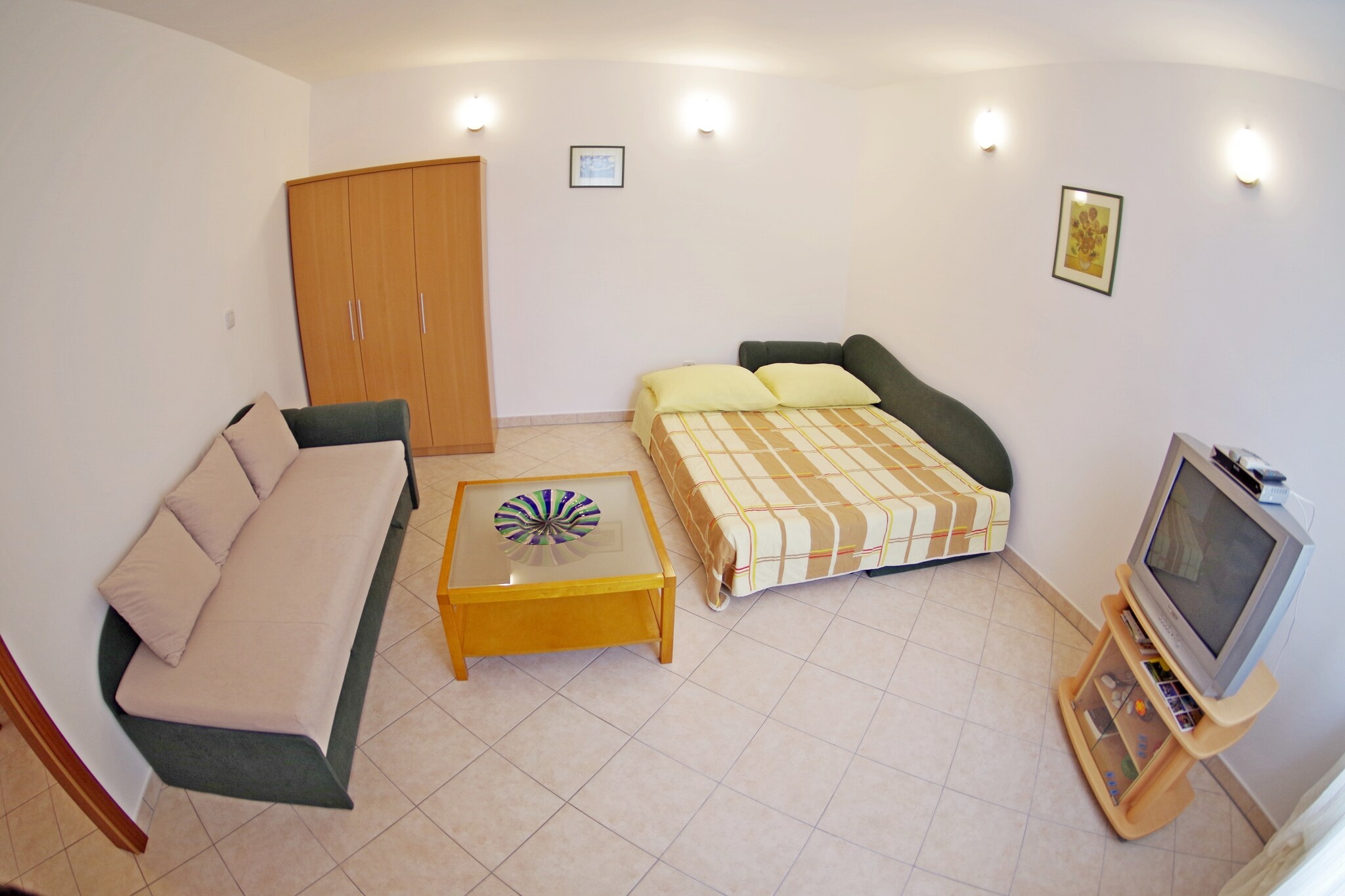 On the 1st floor: (Living room(double sofa bed, TV(satellite)), dining room(dining table(5 persons), air conditioning), Kitchen(toaster, cooker(4 ring stoves, gas, electric), coffee machine, oven, microwave, fridge(+ freezer)), bedroom(double bed, TV, air conditioning), bathroom(shower, washbasin, toilet, bidet), balcony, garden furniture)\n\ngarden(shared with the owner ), parking