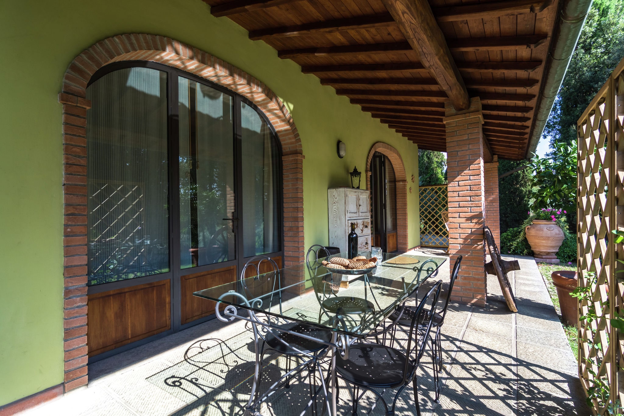 Modernes Ferienhaus in Arezzo, Toskana mit Garten