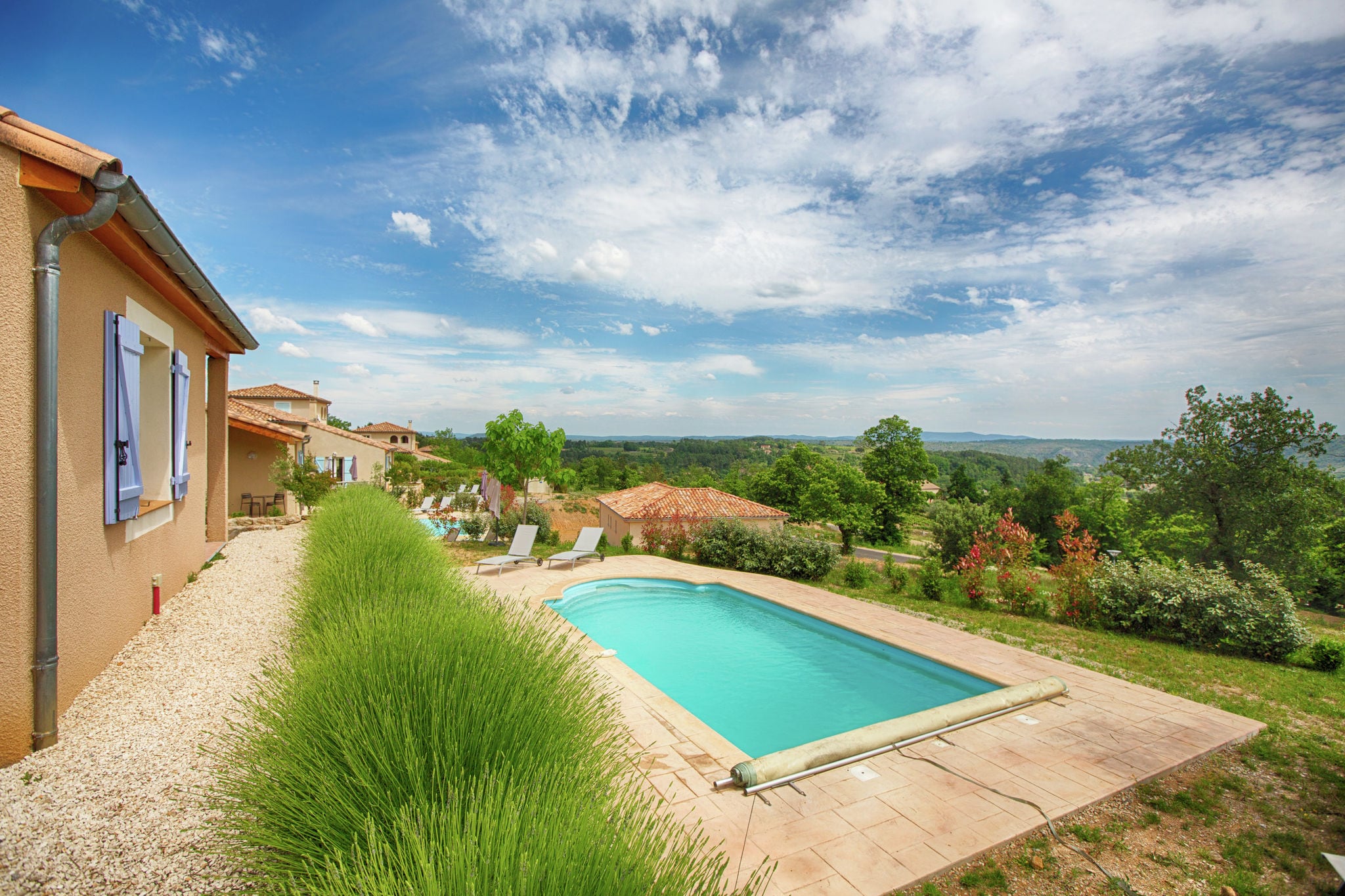 Prachtig gelegen nieuwe vakantie villa met prive zwembad, in hartje Ardèche