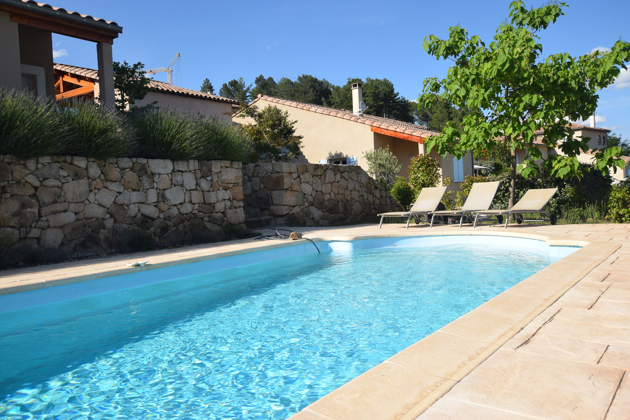 Hübsche Ferienwohnung in Joyeuse, Südfrankreich mit Terrasse