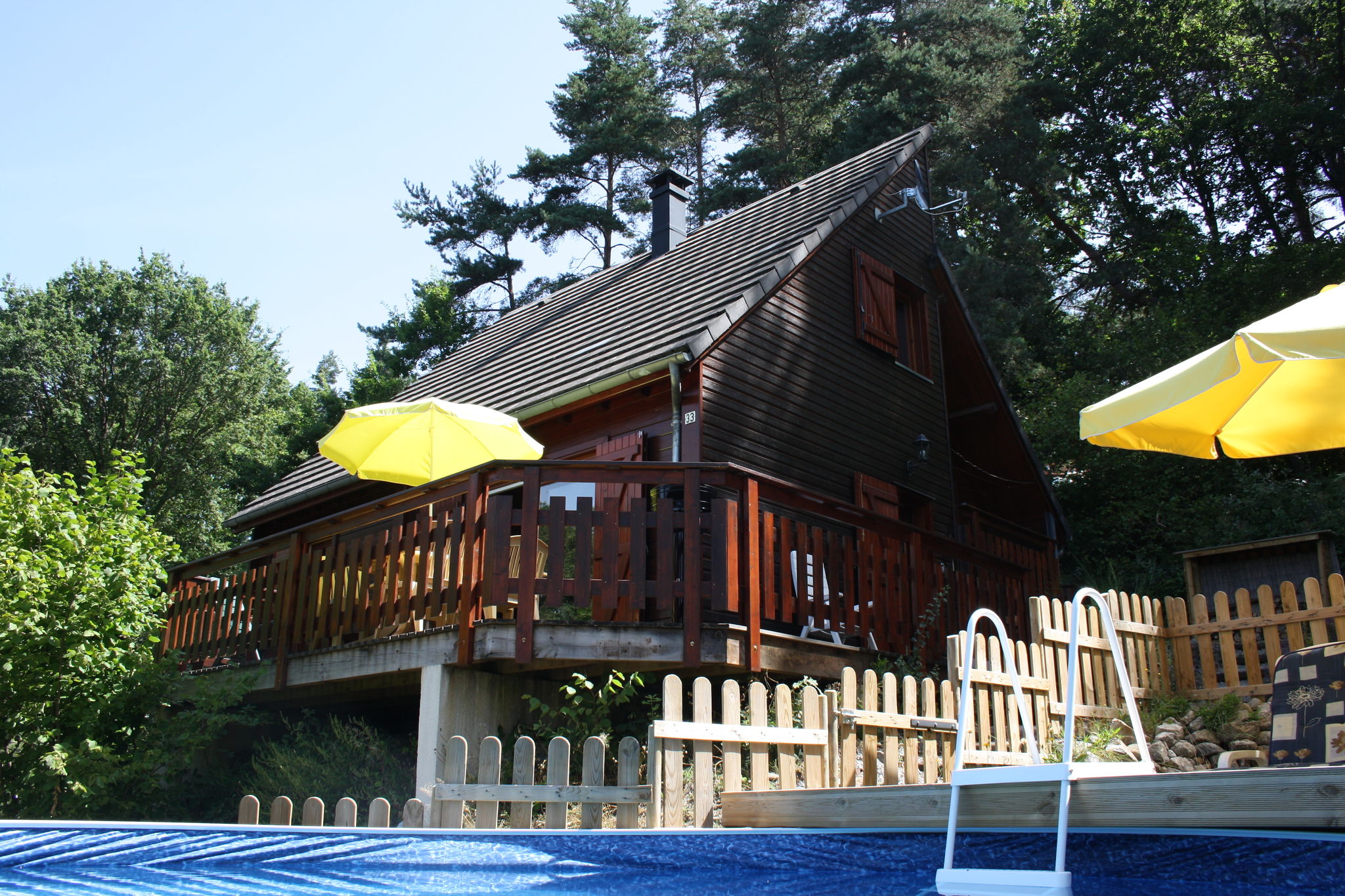 Mooi chalet in Beaulieu, Frankrijk, met privézwembad
