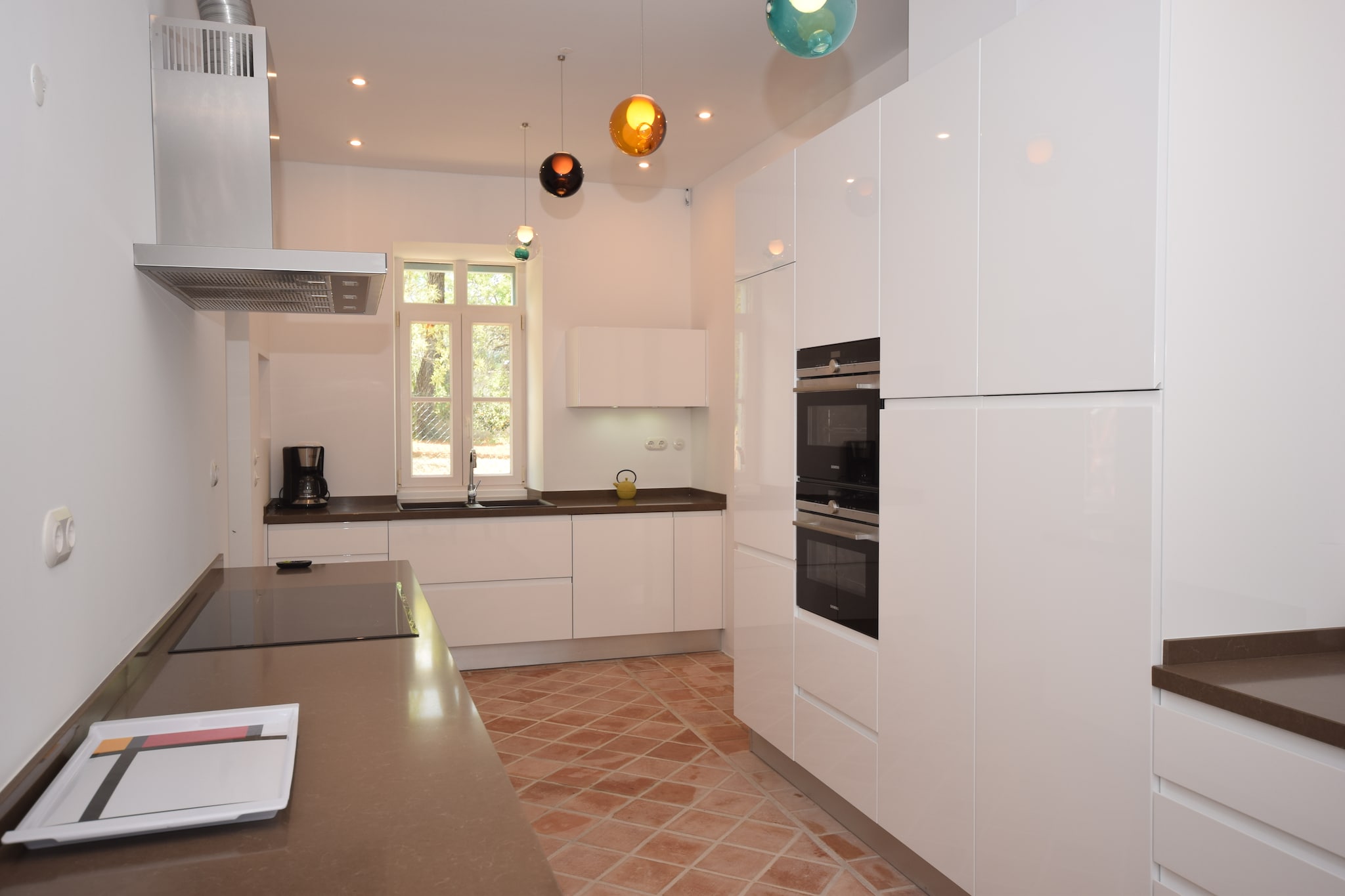 Ground floor: (Entrance, Living room(stove(wood), seating area, heating(floor heating), terrace(private, 20 m2)), dining room(dining table(6 persons), heating(floor heating)), TV room(TV(satellite, international television channels), seating area, DVD player, stereo unit, heating(floor heating)), Kitchen(hob, coffee machine, oven, grill, combination microwave, dishwasher, fridge-freezer, heating(floor heating)), bathroom(shower, washbasin, toilet, heating(floor heating)), library)\n\nOn the 1st floor: (bedroom(2x single bed, heating(floor heating), air conditioning), Bedroom with bathroom(double bed, bath tub, shower, washbasin, toilet, balcony, heating(floor heating)), Bedroom with bathroom(double bed, shower, washbasin, toilet, heating(floor heating), air conditioning), bathroom(shower, washbasin, toilet, heating(floor heating)), roof terrace)\n\nGuest house ground floor: (Kitchen(cooker(4 ring stoves), coffee machine, oven, dishwasher, fridge-freezer, heating(floor heating)), Living/diningroom(TV(satellite, international television channels), dining table(4 persons), stove(Pellet), seating area, heating(floor heating), air conditioning), bedroom(double bed or 2 single beds, heating(floor heating)), bathroom(shower, washbasin, toilet, heating(floor heating)), terrace(private, 14 m2))\n\nstorage(washing machine, bicycle storage, children\'s bed, high chair, playpen), garden furniture, BBQ(charcoal), swimming pool(private, 10 x  5 m.), children\'s bed, high chair