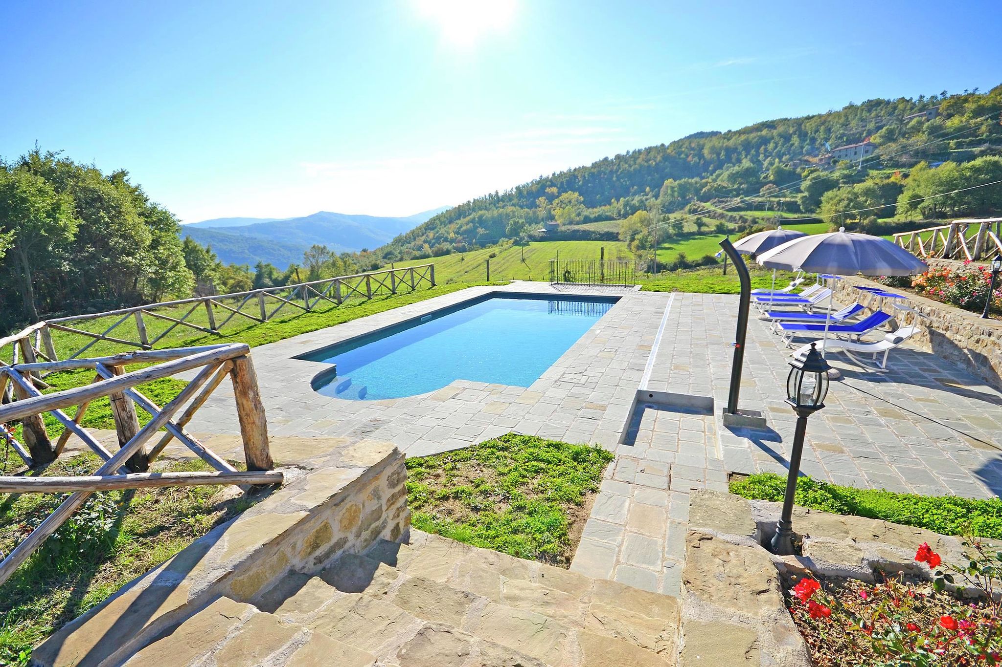Maison de vacances attrayante avec piscine située à Cortona