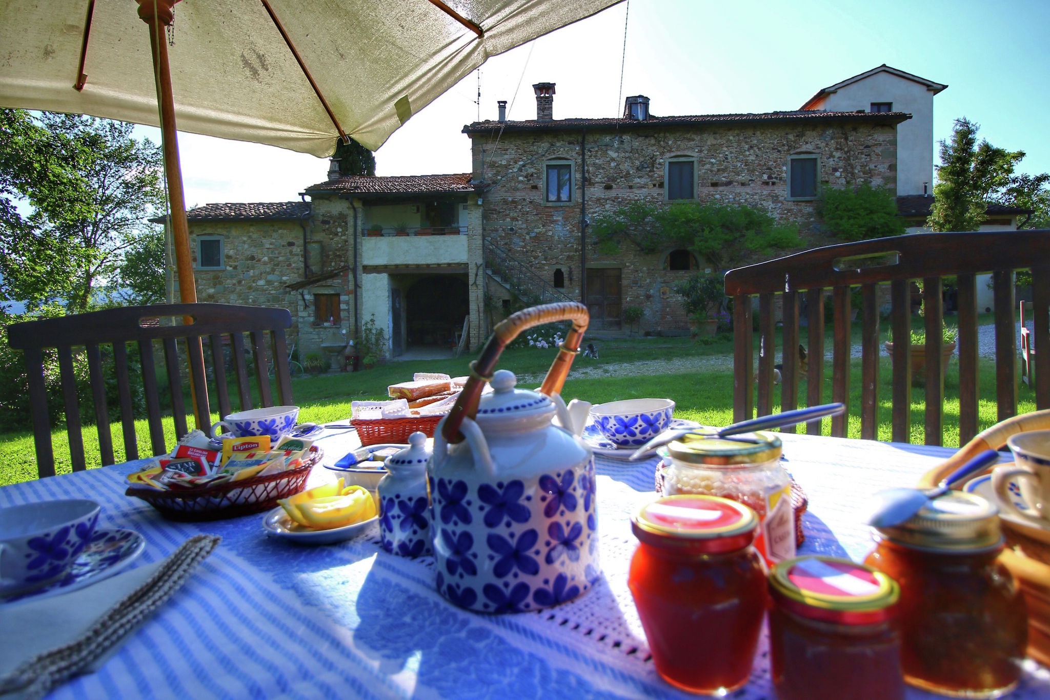Rustiek vakantiehuis in Anghiari met een tuin en barbecue