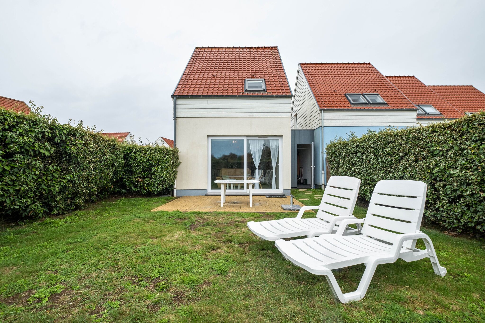 Snug Holiday Home in Wimereux North France with Garden