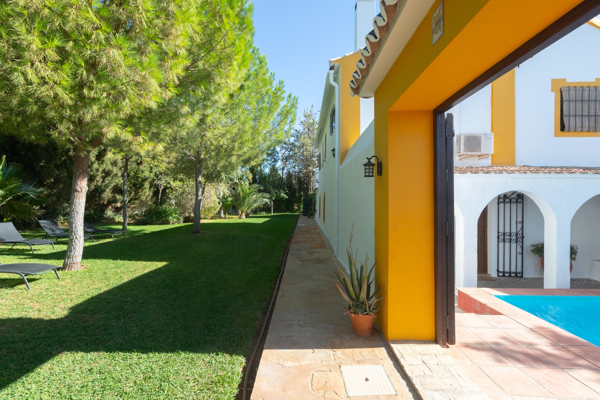 Casería San José - Jardins en été