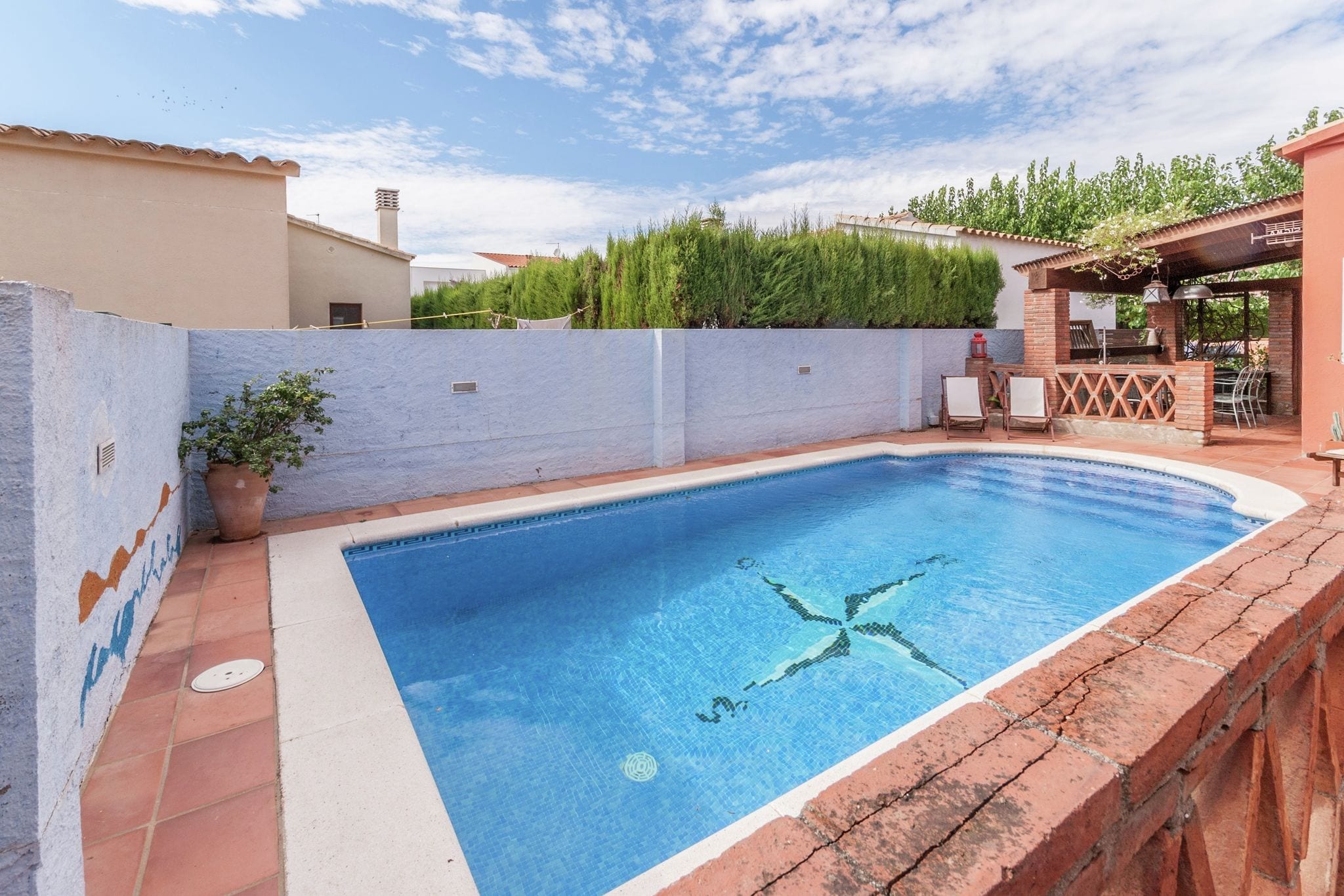 Luring Holiday Home in Girona with Swimming Pool