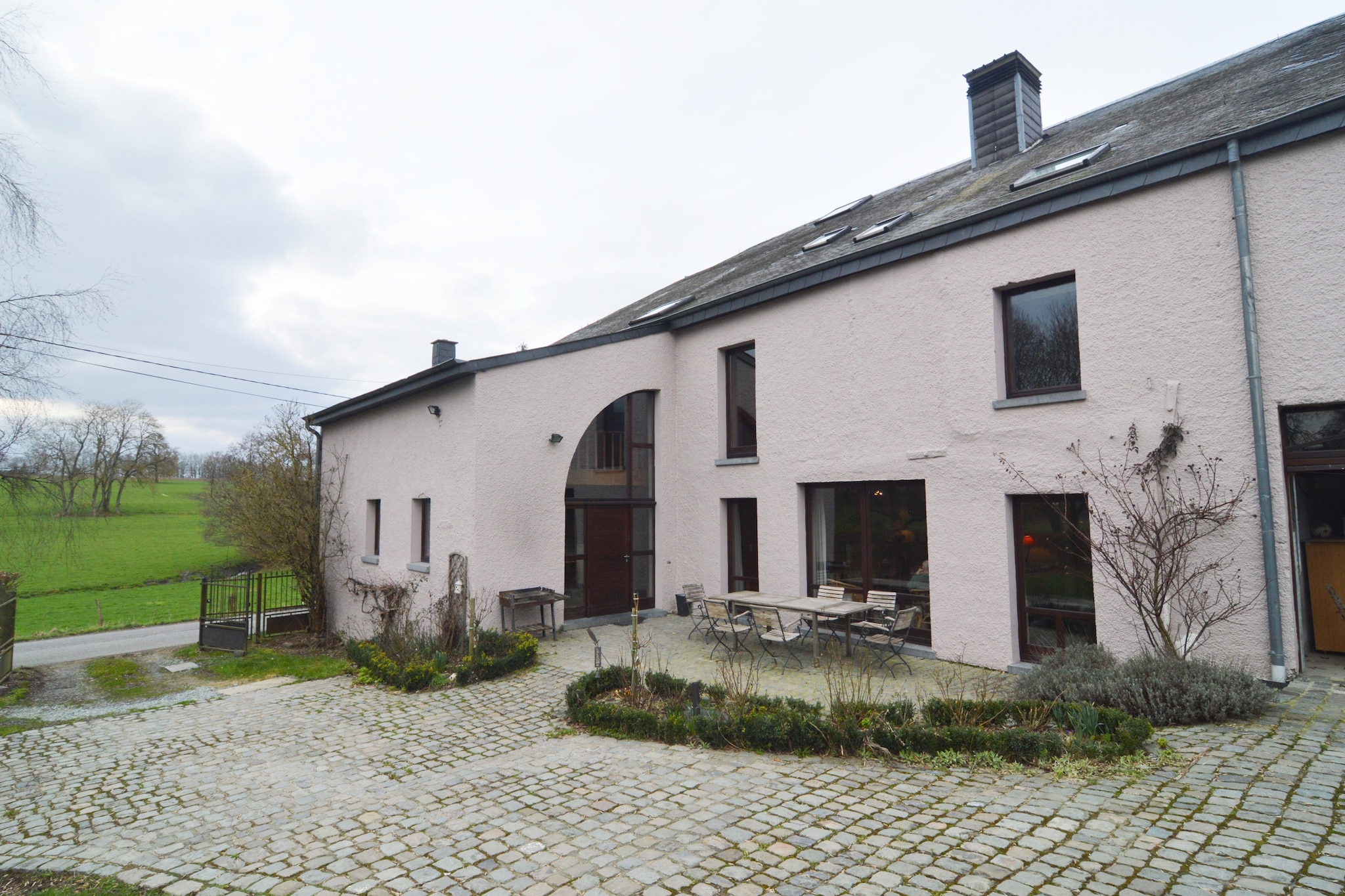 Vakantiehuis Neufchâteau max. 18 personen 2 huisdieren 6 slaapkamers zwembad sauna #1
