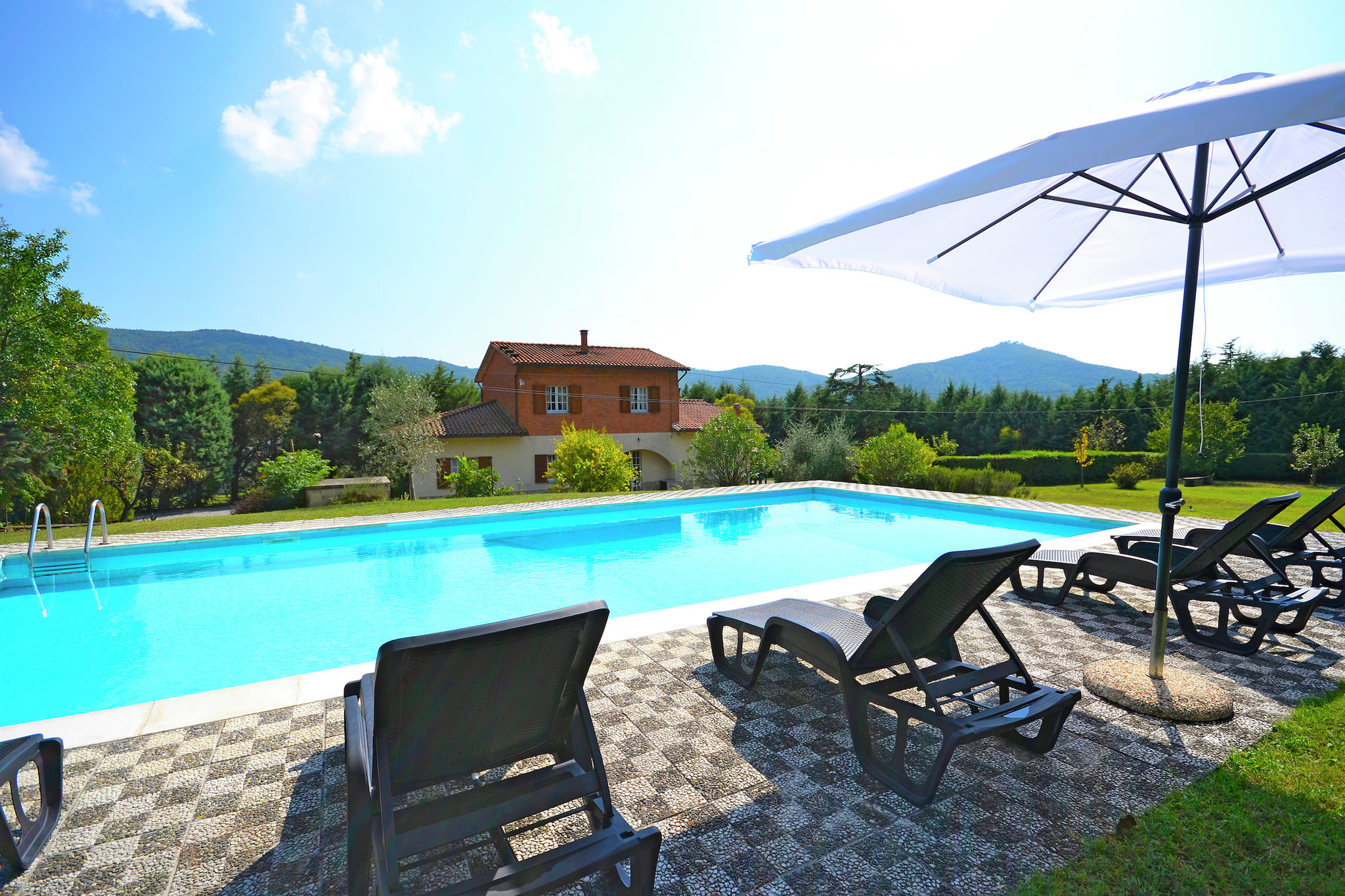 Splendid Holiday Home in Cortona with Private Swimming Pool
