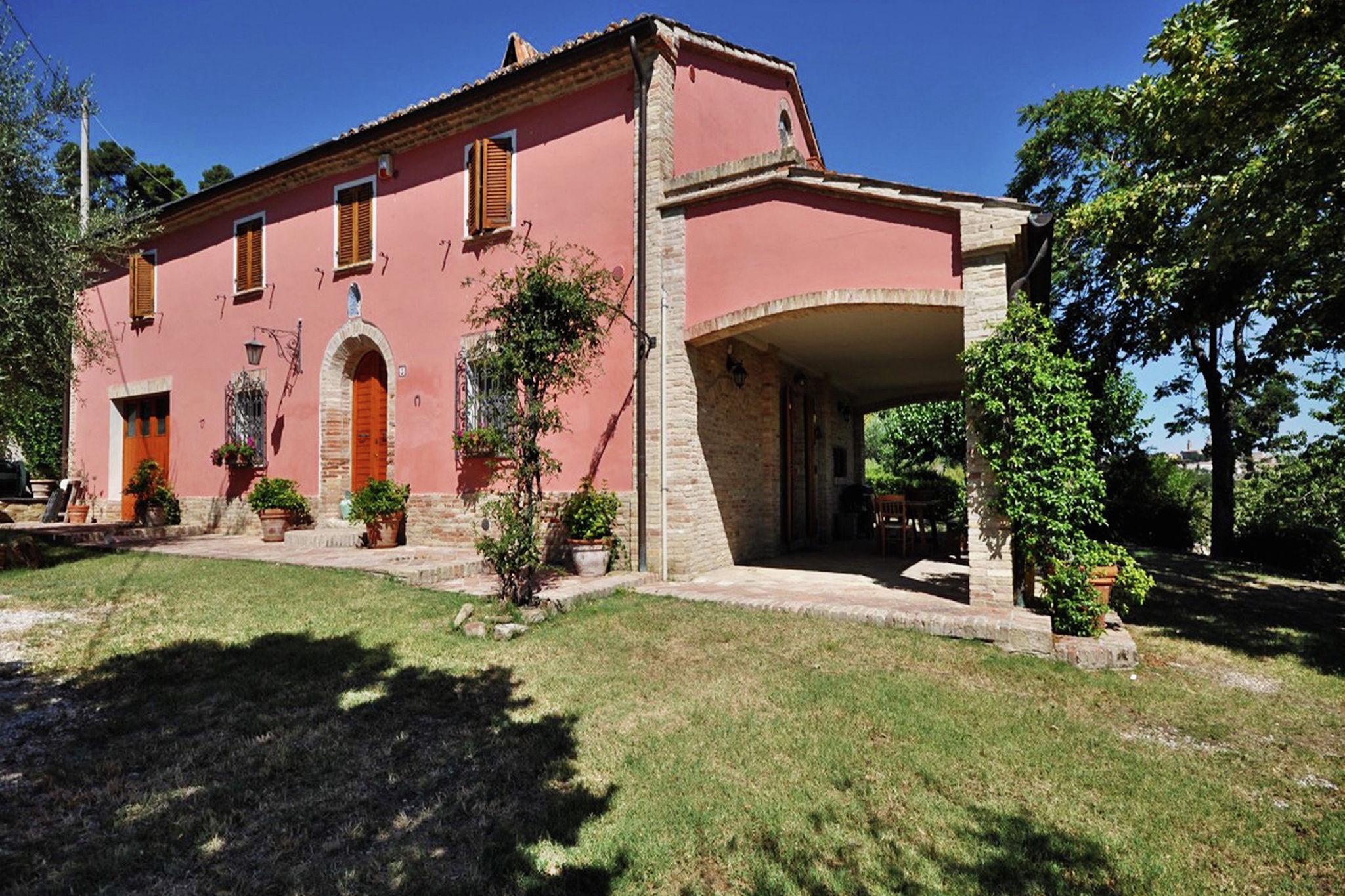 Villa with private pool and garden in the hills near Mondavio