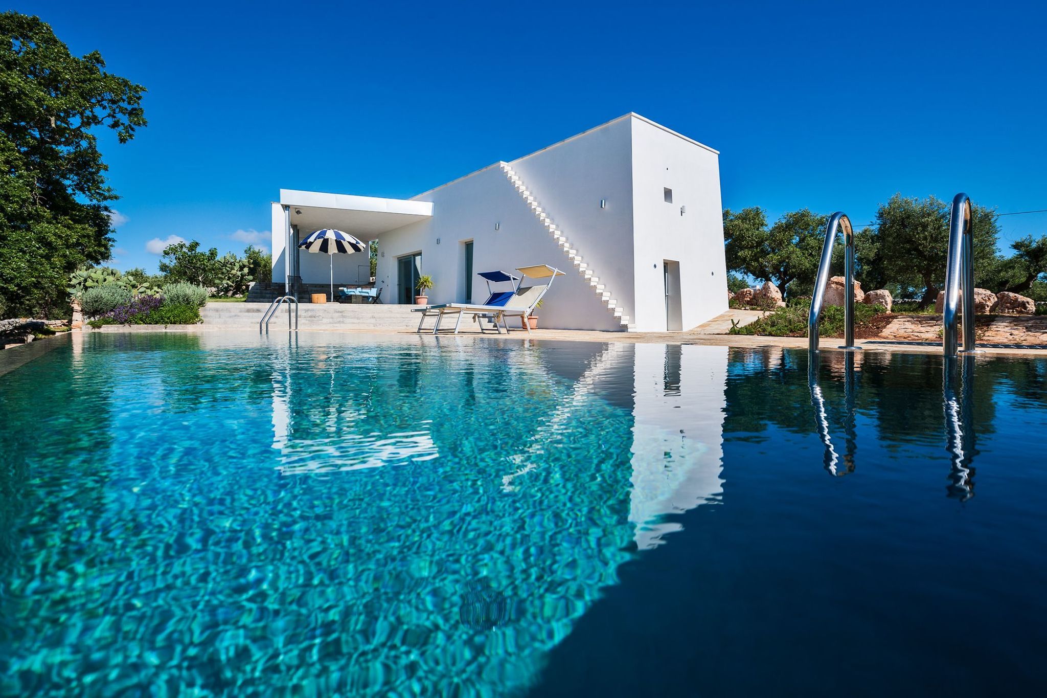 Moderne villa in Cisternino met een zwembad