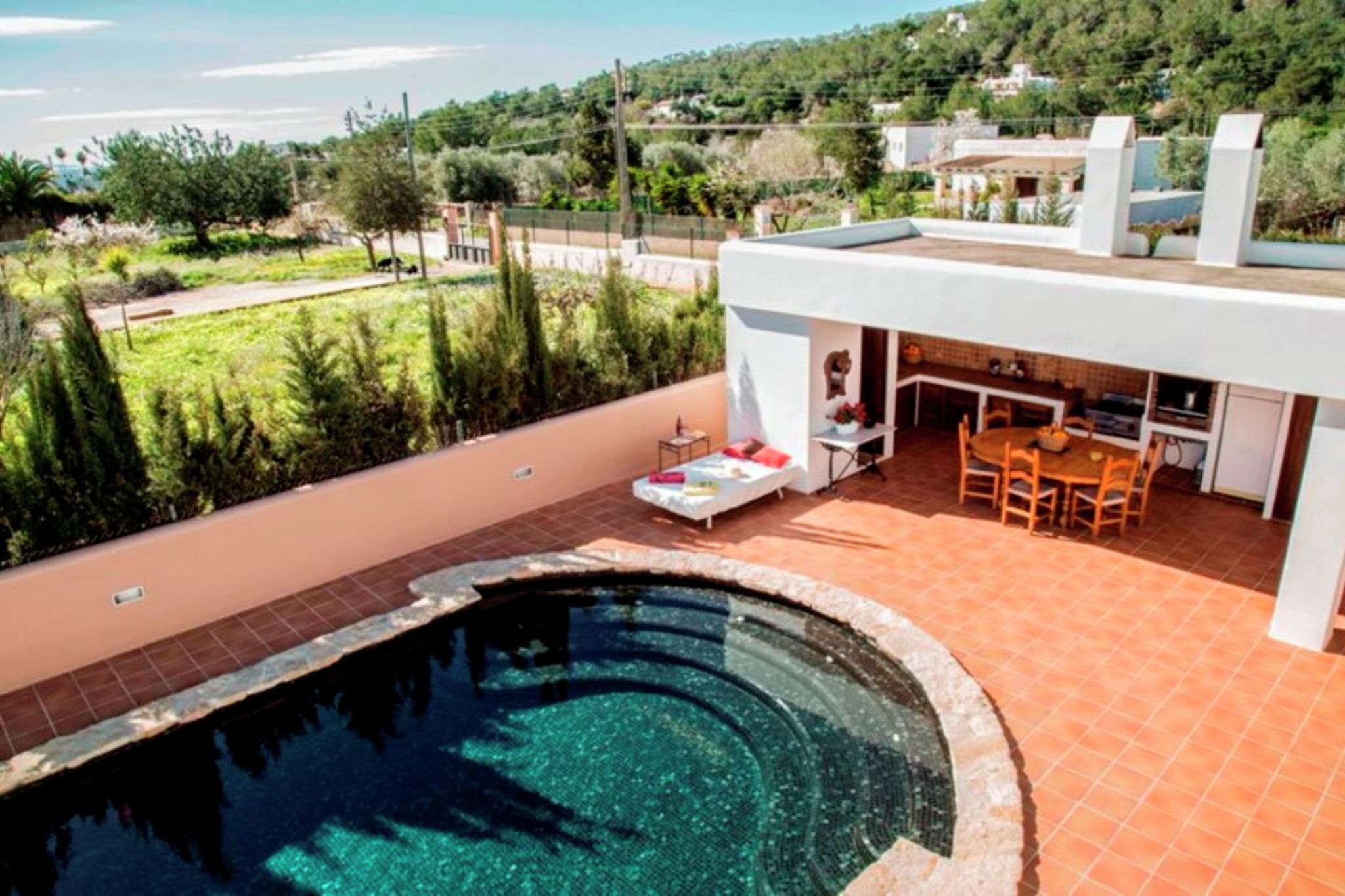 Ideaal gelegen villa met zwembad op korte afstand van Ibiza-stad en het strand