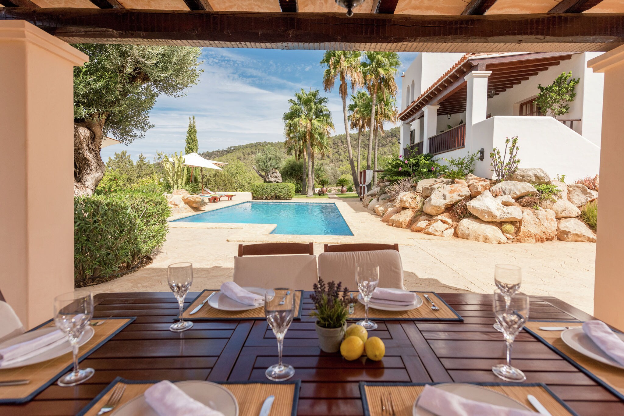 Luxe landhuis met privézwembad in Cala Tarida, Spanje