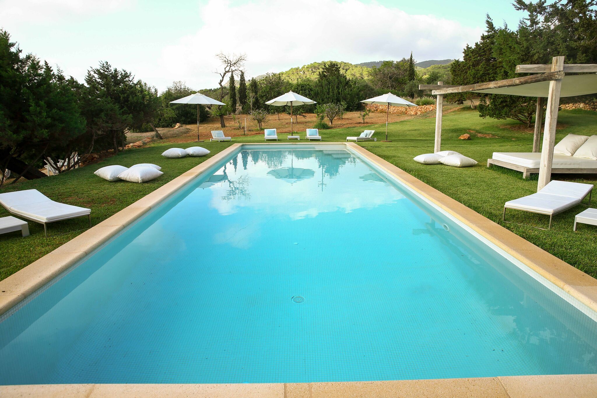 Charmante villa avec piscine privée à Es Cubells