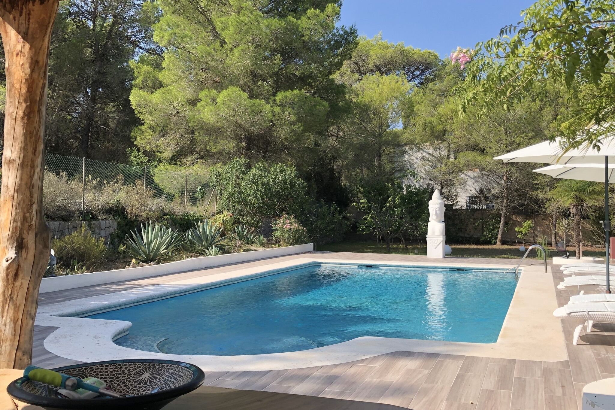 Eine schöne Villa für sechs Personen in der Nähe von Ibiza