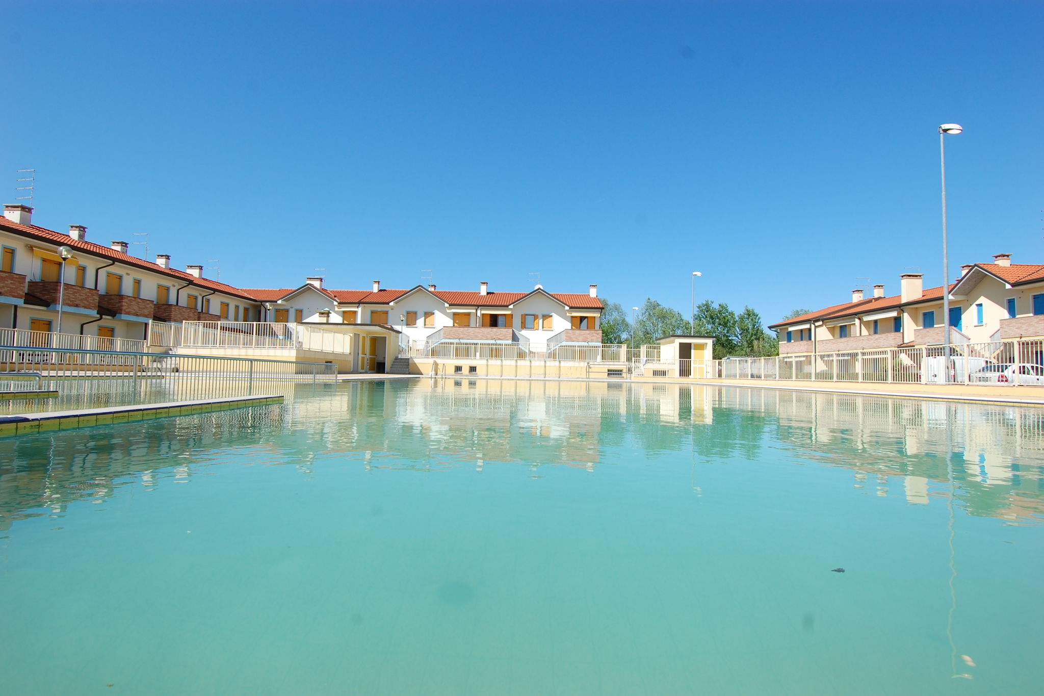 Zonnig appartement in Rosolina met zwembad