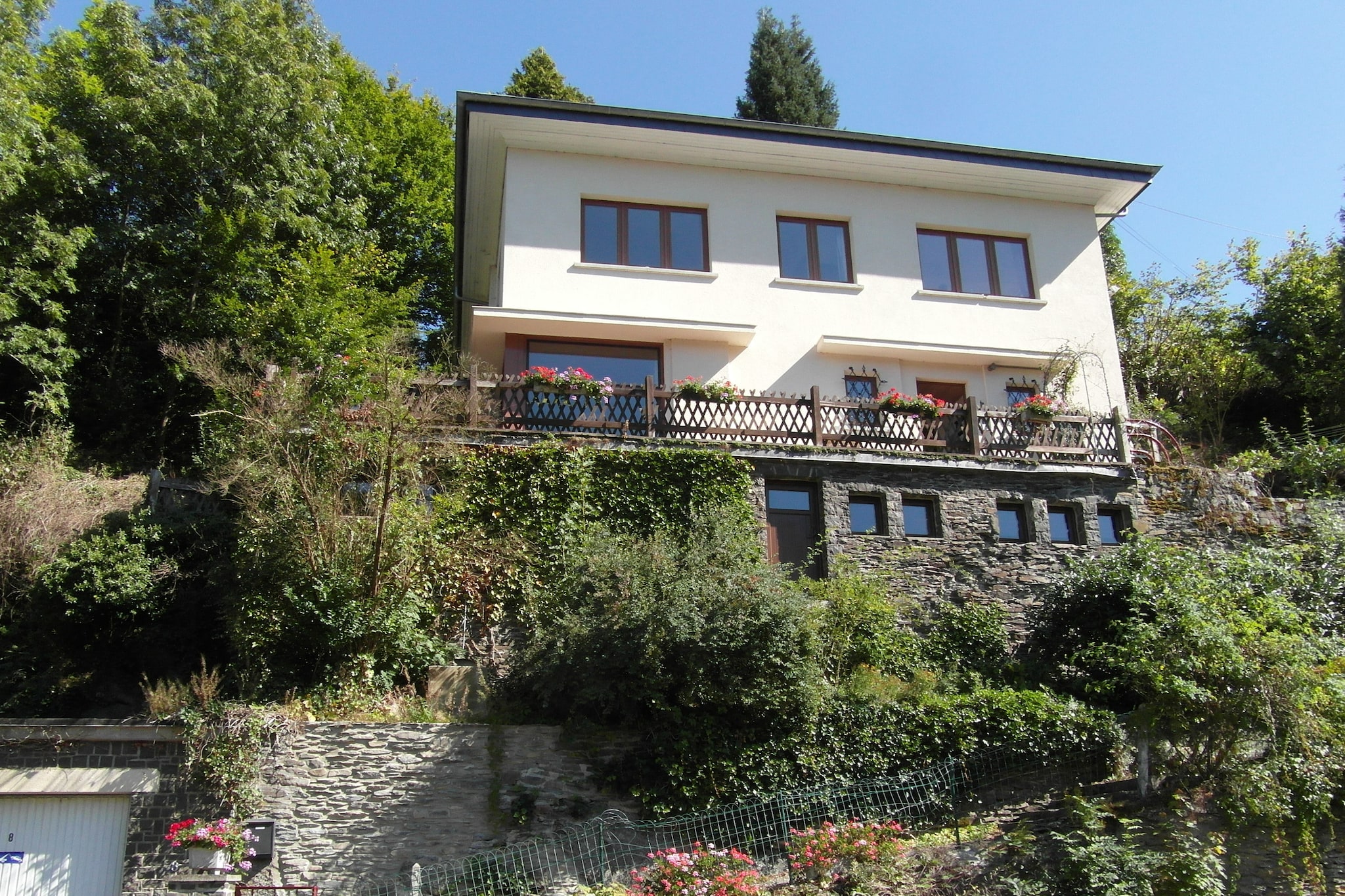 Ruime woning in de Ardennen met groot terras