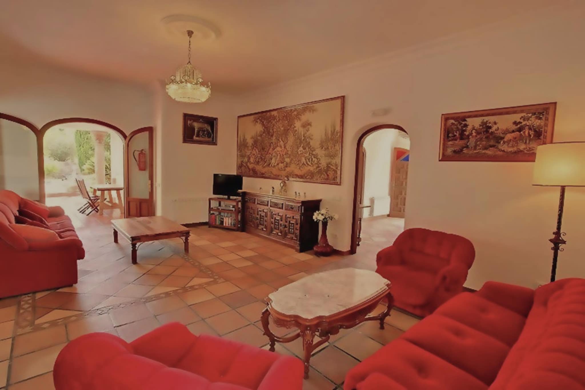 Living room(TV(satellite), CD player, stereo unit, terrace), dining room(terrace(roofed)), Large kitchen(cooker(ceramic), oven, microwave, dishwasher, fridge-freezer, washing machine), Bedroom with bathroom(double bed(180 x 200 cm), bath tub, air conditioning), Bedroom with bathroom(2x single bed(100 x 200 cm), bath tub, air conditioning), Bedroom with bathroom(2x single bed(100 x 200 cm), shower, air conditioning), single bed, terrace, garden, swimming pool(private,  9 x  5 m.)