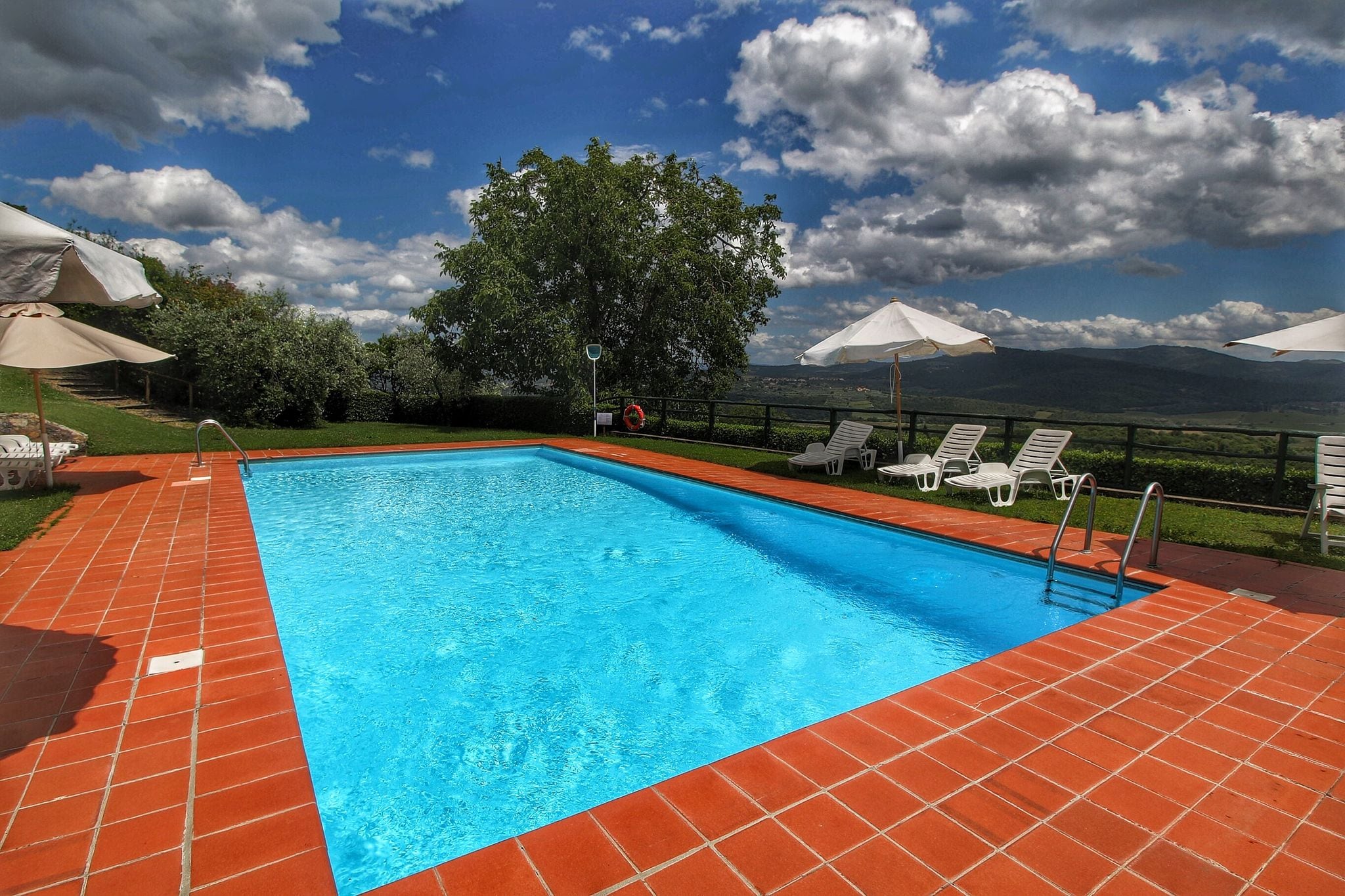 Vieille maison de vacances à Pergine Valdarno avec piscine
