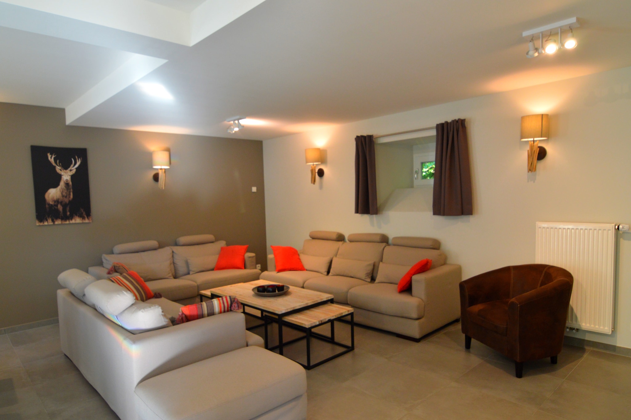 Ground floor: (Living room(TV, gas fireplace), dining room(dining table(14 persons)), open kitchen(cooker(6 ring stoves, ceramic), combination microwave, dishwasher, fridge, fridge-freezer), toilet)\n\nOn the 1st floor: (bedroom(double bed), Bedroom with bathroom(2x single bed, shower, washbasin, toilet), Bedroom with bathroom(double bed, shower, washbasin, toilet), Bedroom with bathroom(double bed, shower, toilet), Bedroom with bathroom(double bed, shower, toilet), bathroom(bath tub, washbasin, toilet), mezzanine(2x single bed), mezzanine(2x single bed), sauna)\n\ntumble dryer, washing machine, heating(central), terrace(36 m2), garden, garden furniture, BBQ