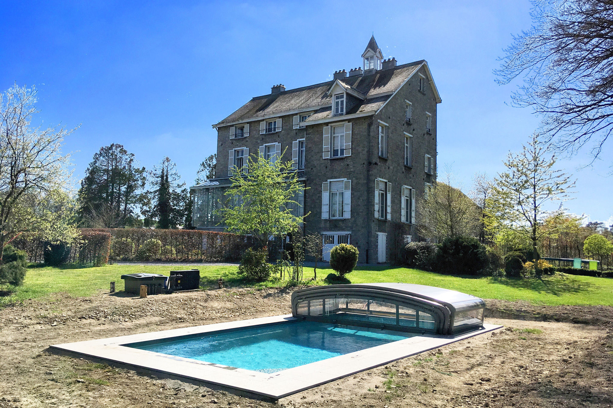 Luxuriöses Landhaus mit Schwimmbad in Nassogne