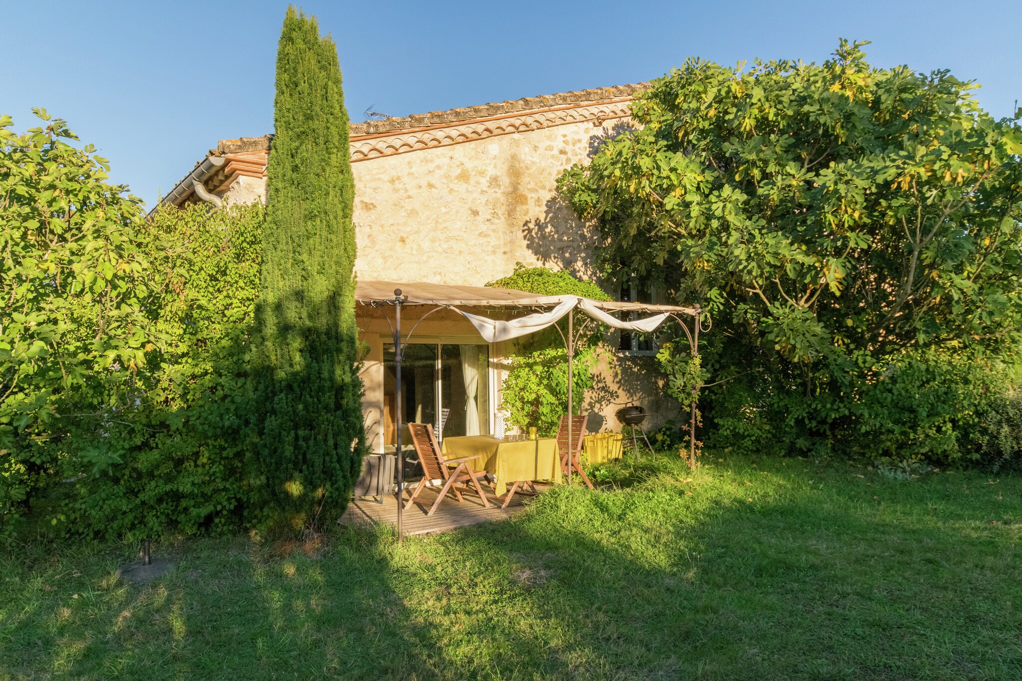 Vredige cottage met zwembad in Fayssac, Frankrijk