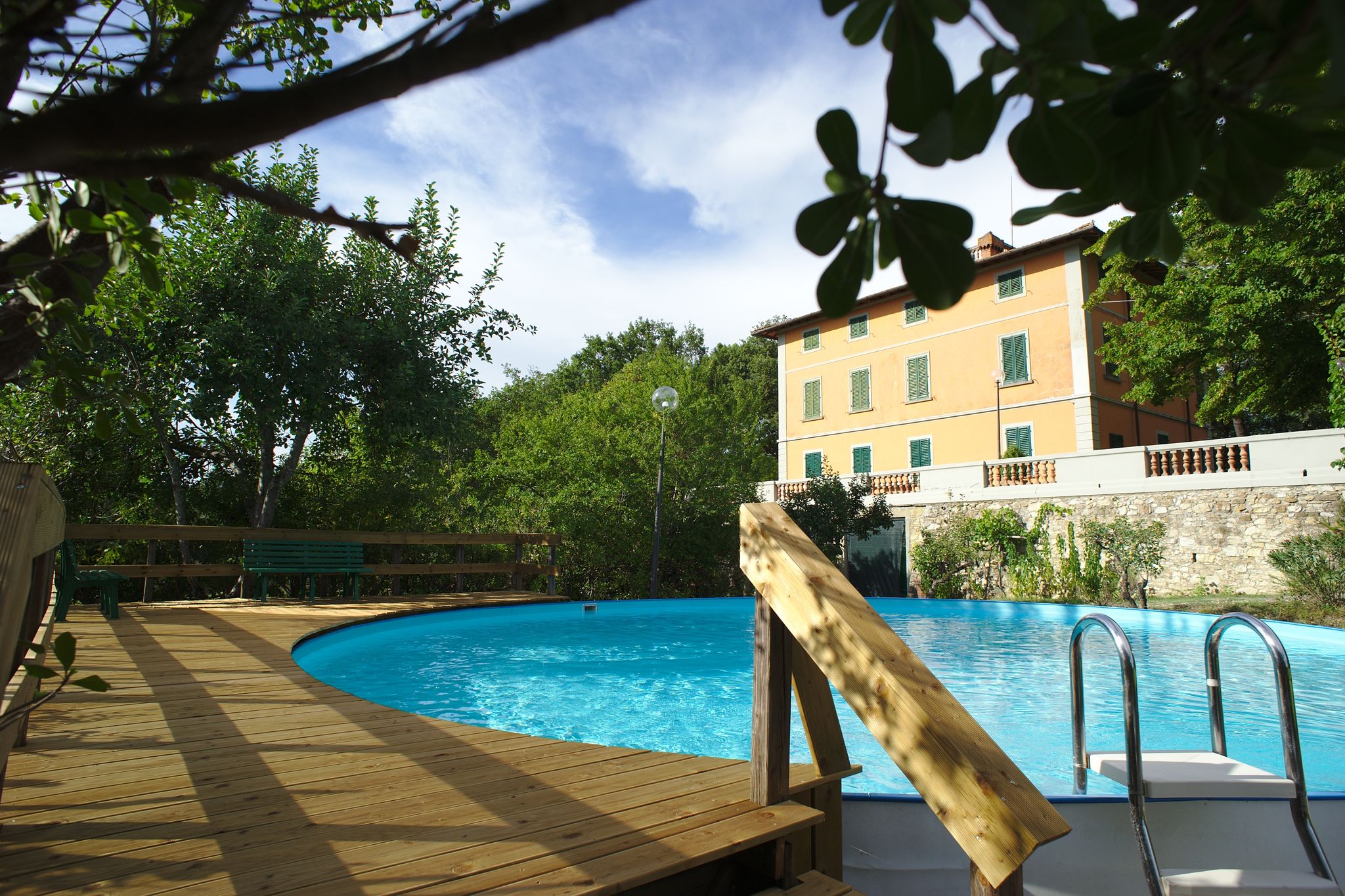 Maison de vacances paisible avec piscine à Montefiridolfi