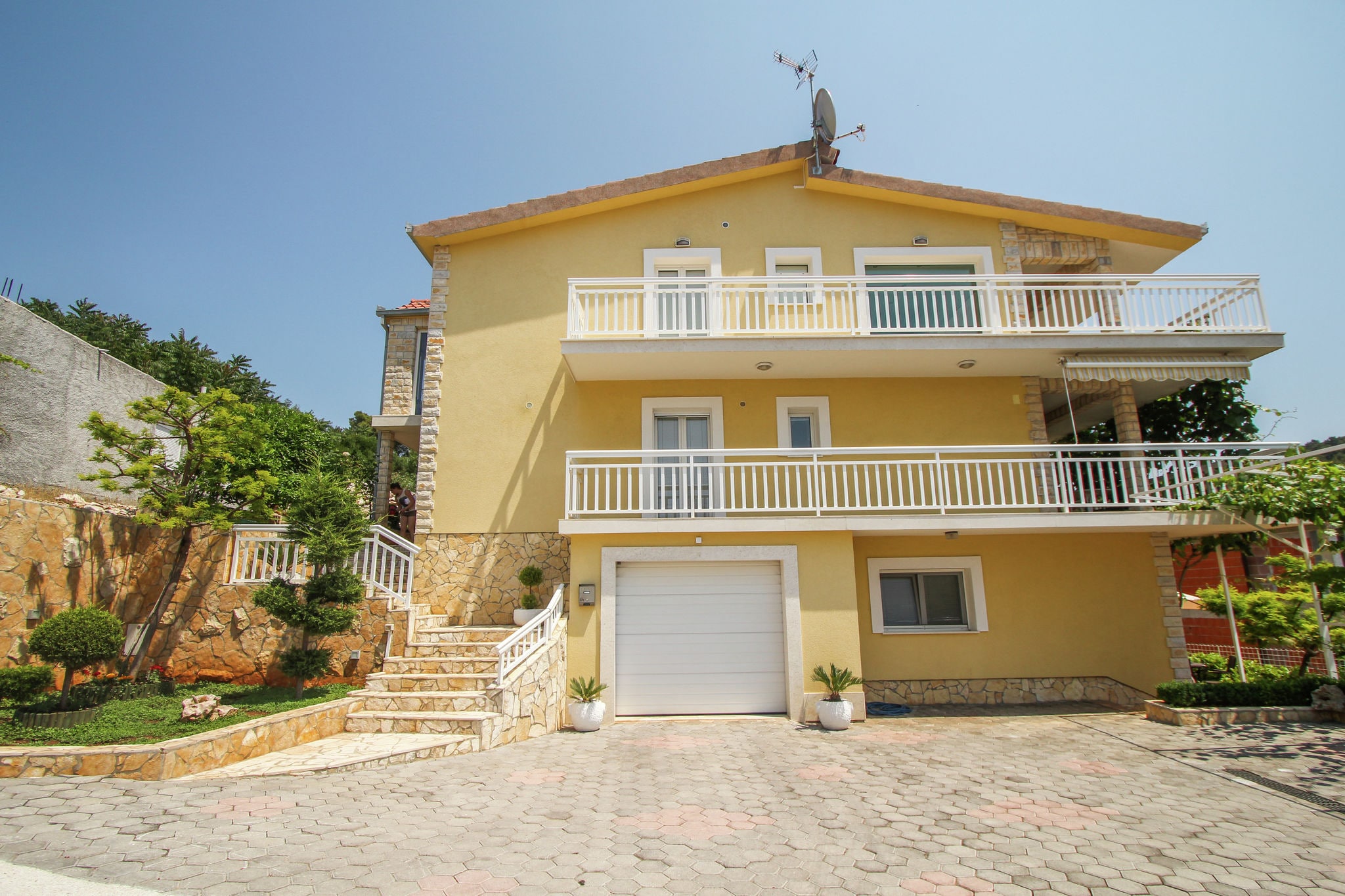 Levendig appartement in Trogir met zeezicht