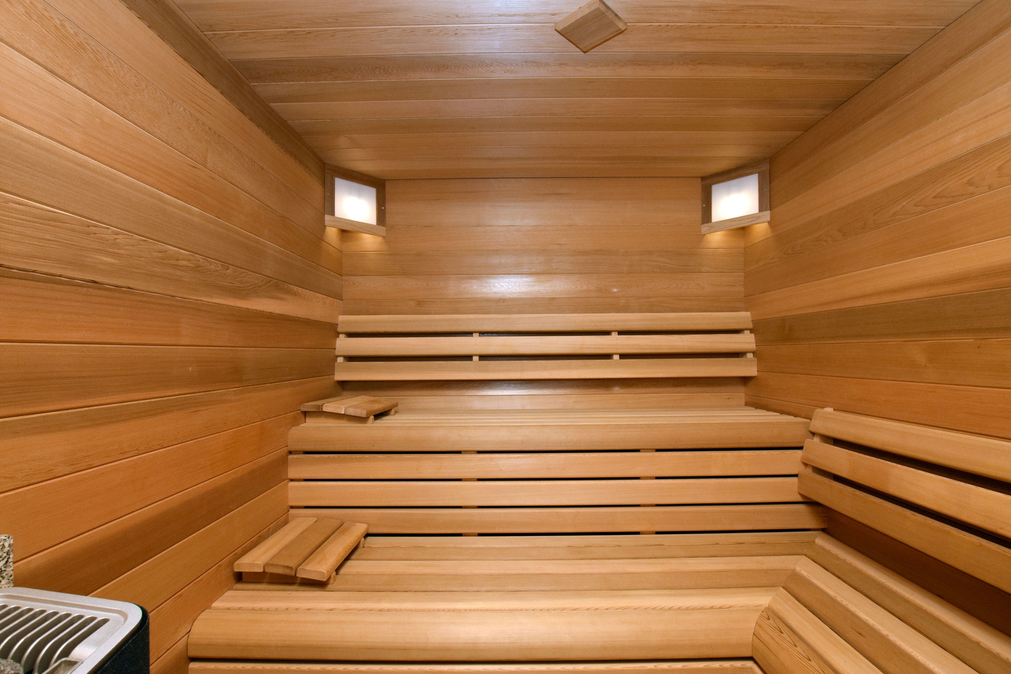 Gloednieuwe, modern ingerichte woning met 2 sauna's en omheinde tuin