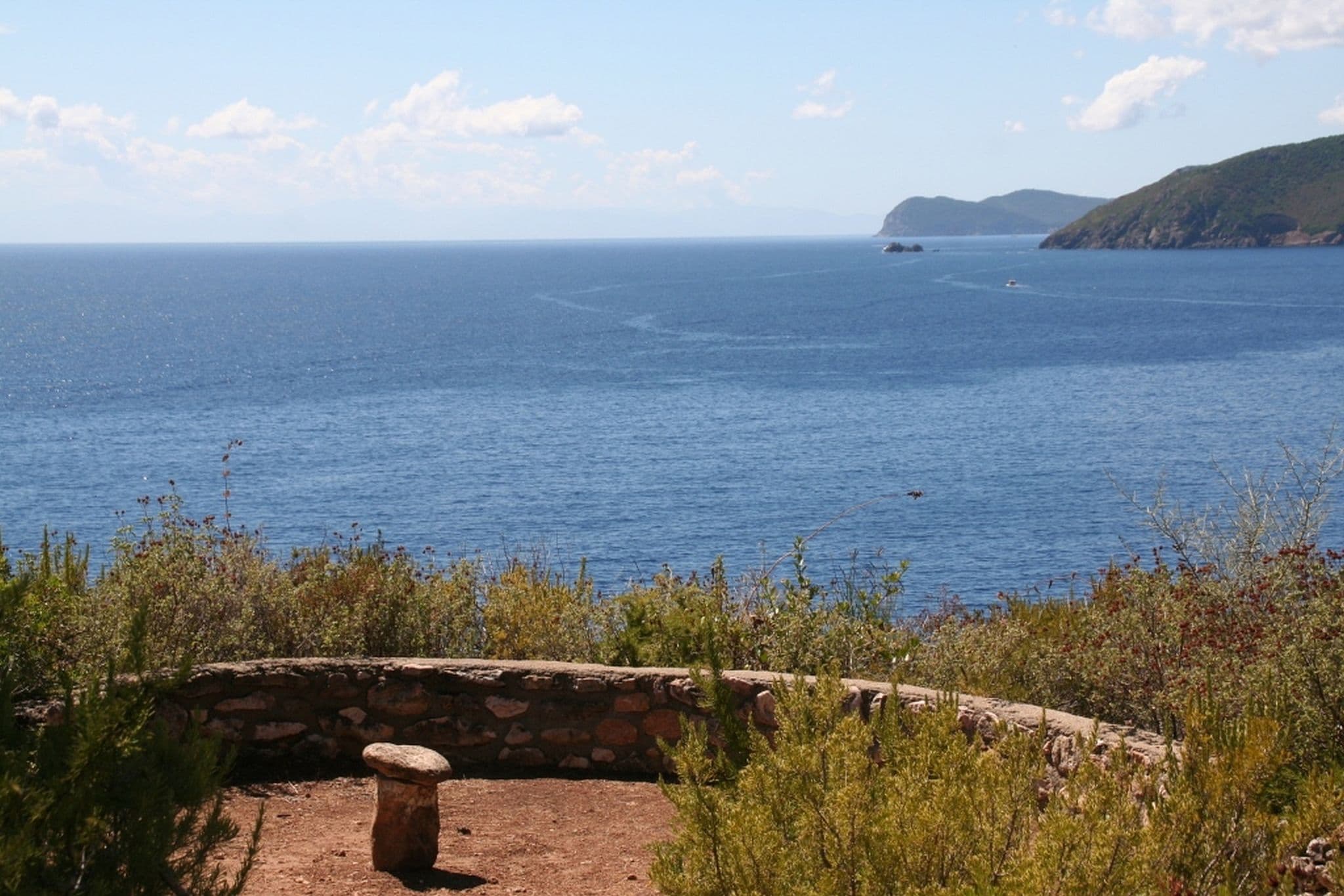 House with direct access and private terrace at sea, only 10min from Capoliveri