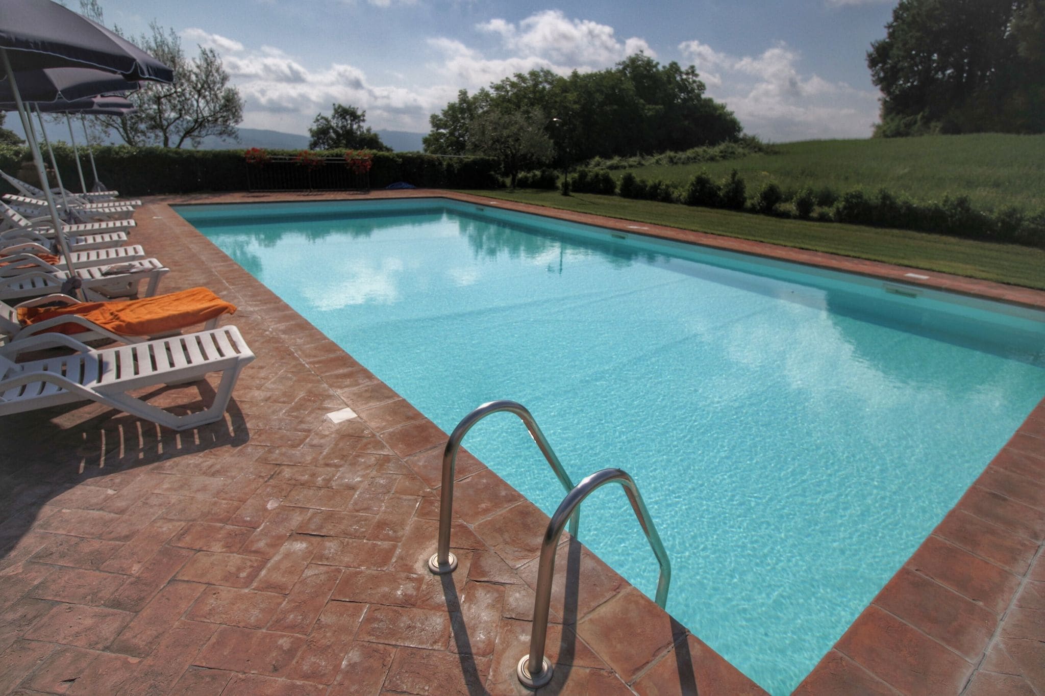Farmhouse on a hill with swimming pool, large garden and nice views