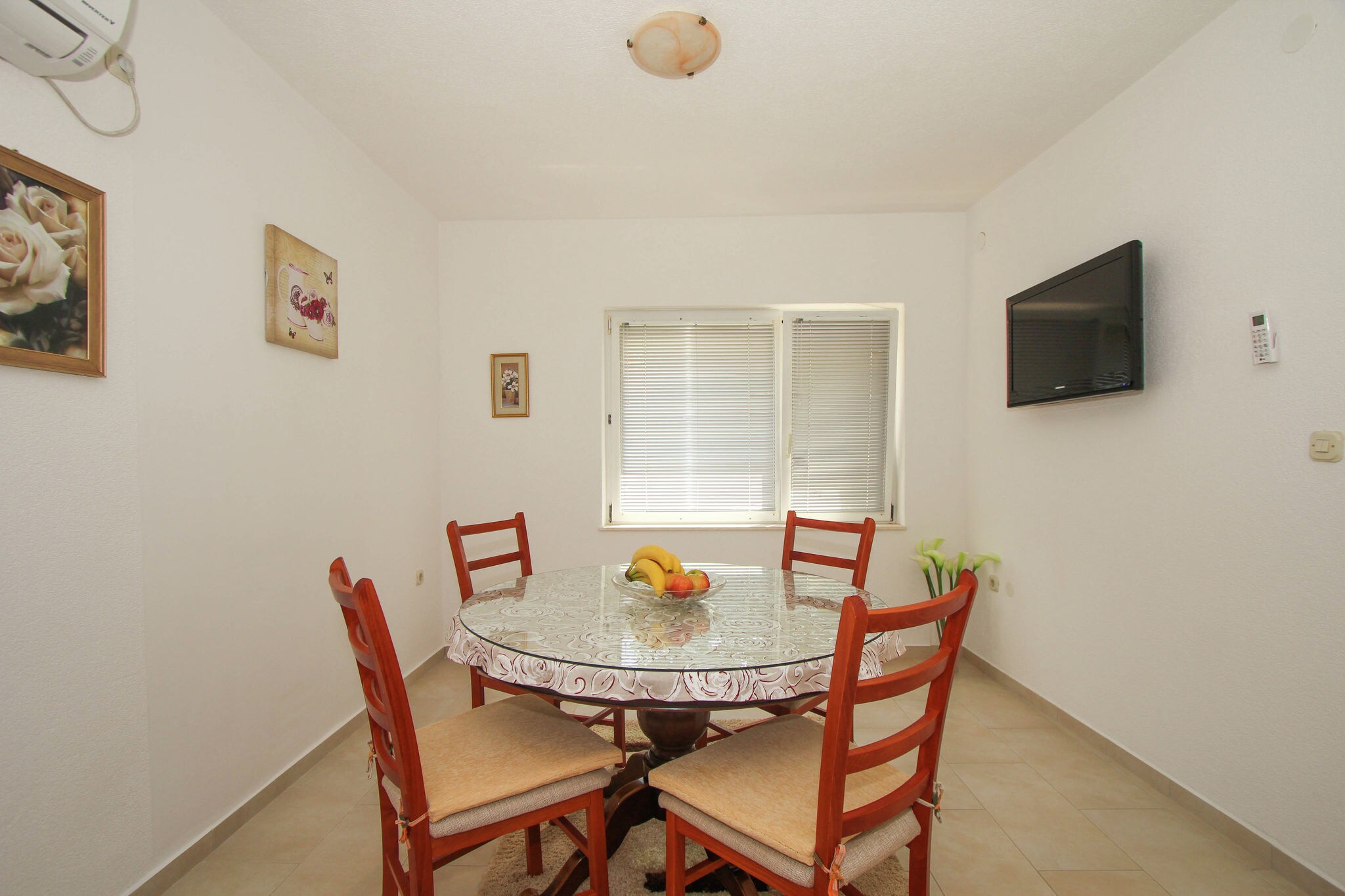 Modern Apartment in Trogir with Sea nearby