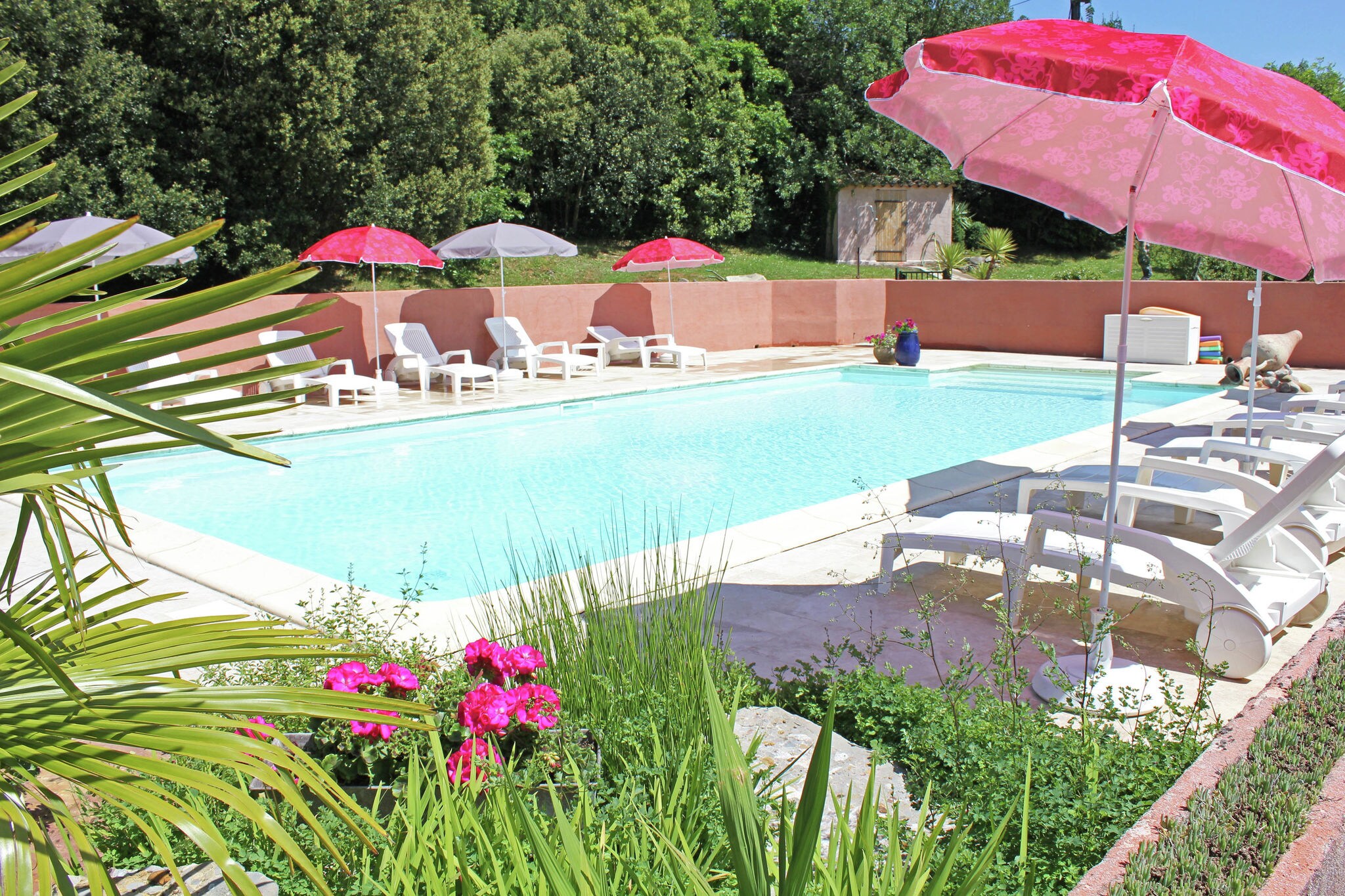 Ruhiges Ferienhaus in Arques mit Swimmingpool