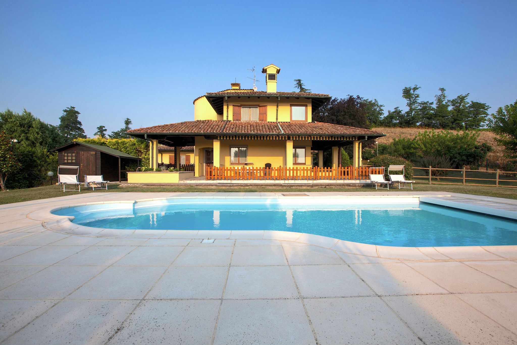 Freistehende Villa mit Pool in Santa Maria della Versa