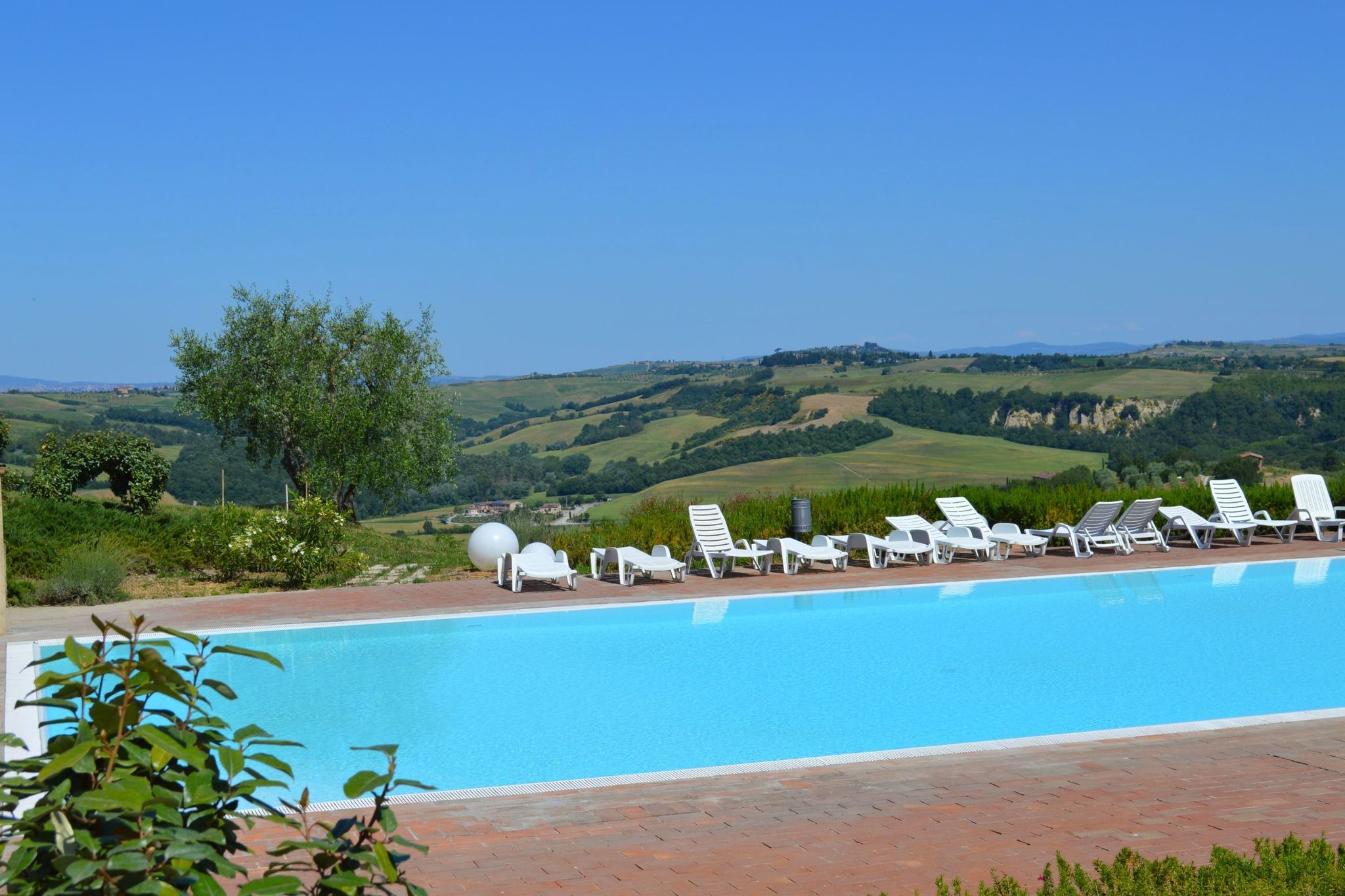 Appartement met 2 zwembaden in de heuvels van Siena