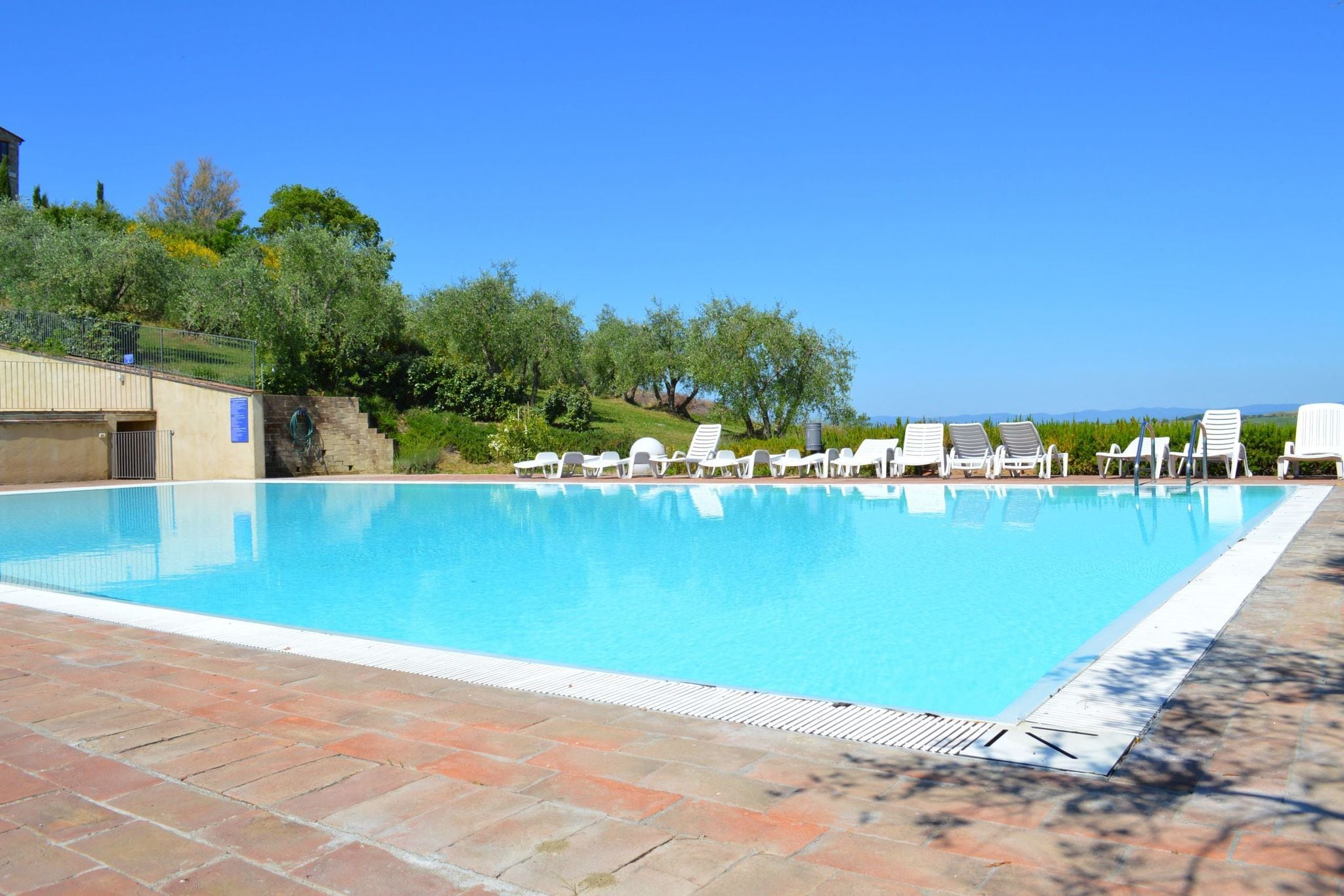 Ferienwohnung im Dorf Asciano mit 2 Pools in den Hügeln von Siena