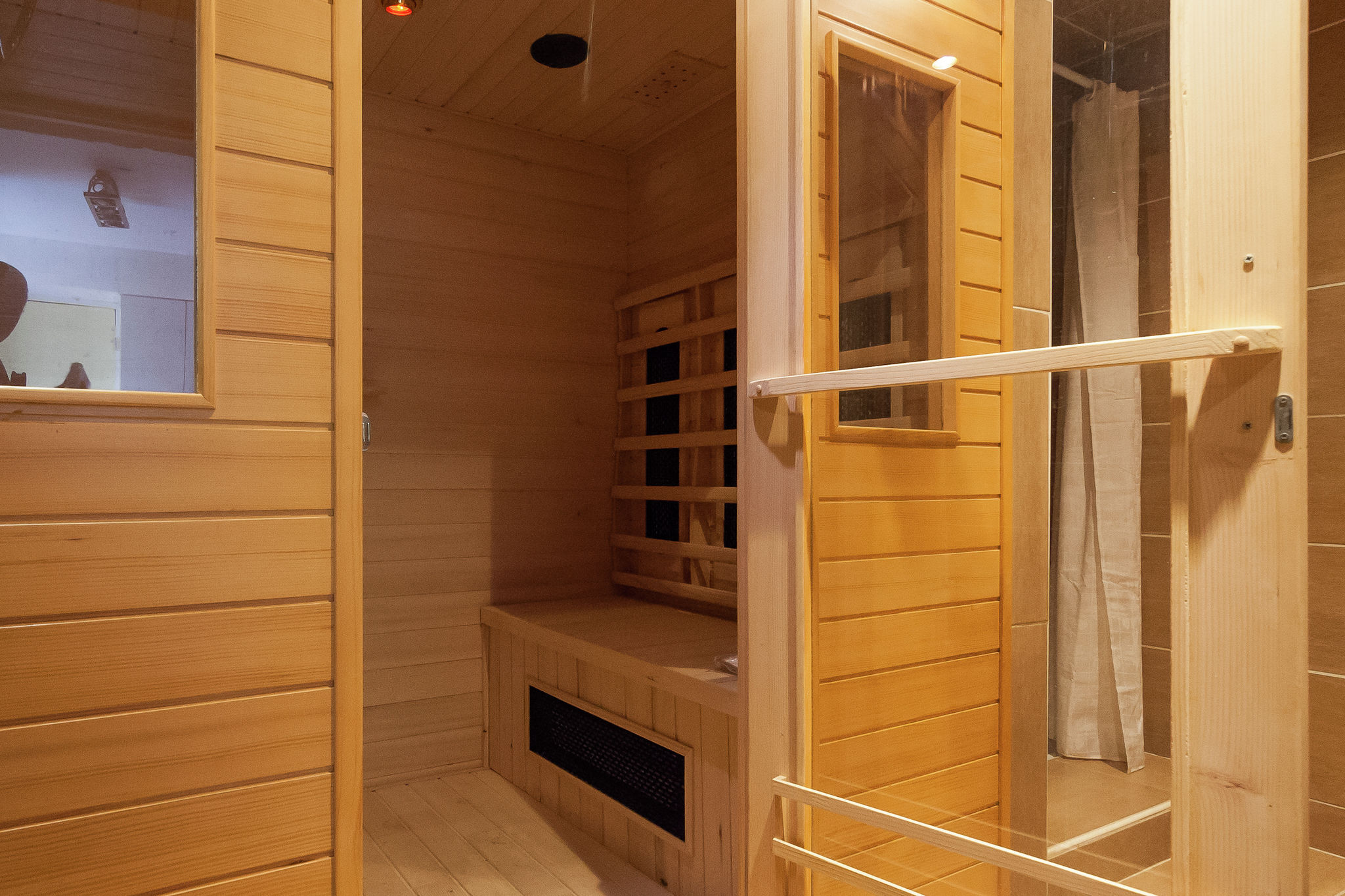 Maison spacieuse avec piscine chauffée et sauna à Coubjours