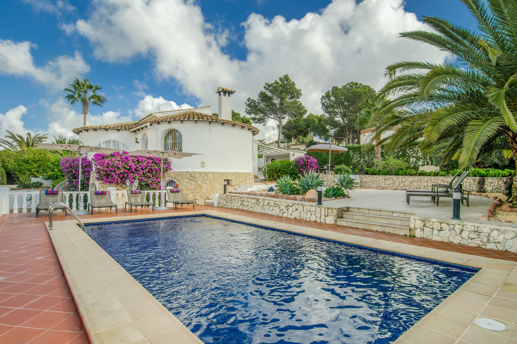 Gorgeous villa with private pool and near golf course and beach