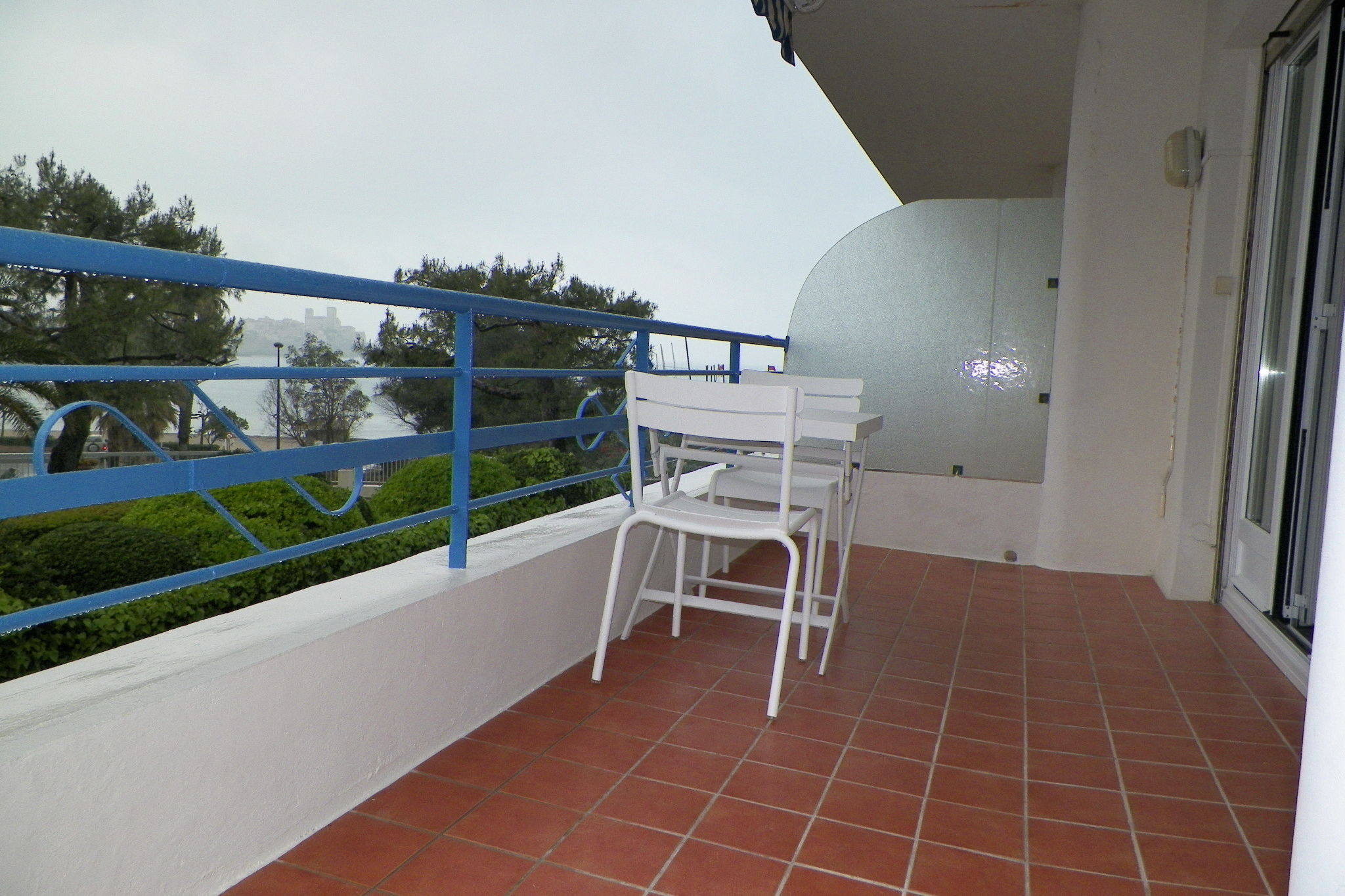 Luxe appartement met airconditioning en uitzicht op zee, 50 meter van het strand