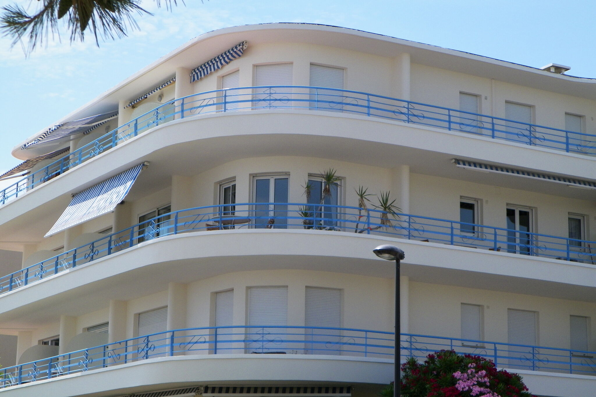 Luxe appartement met airconditioning en uitzicht op zee, 50 meter van het strand