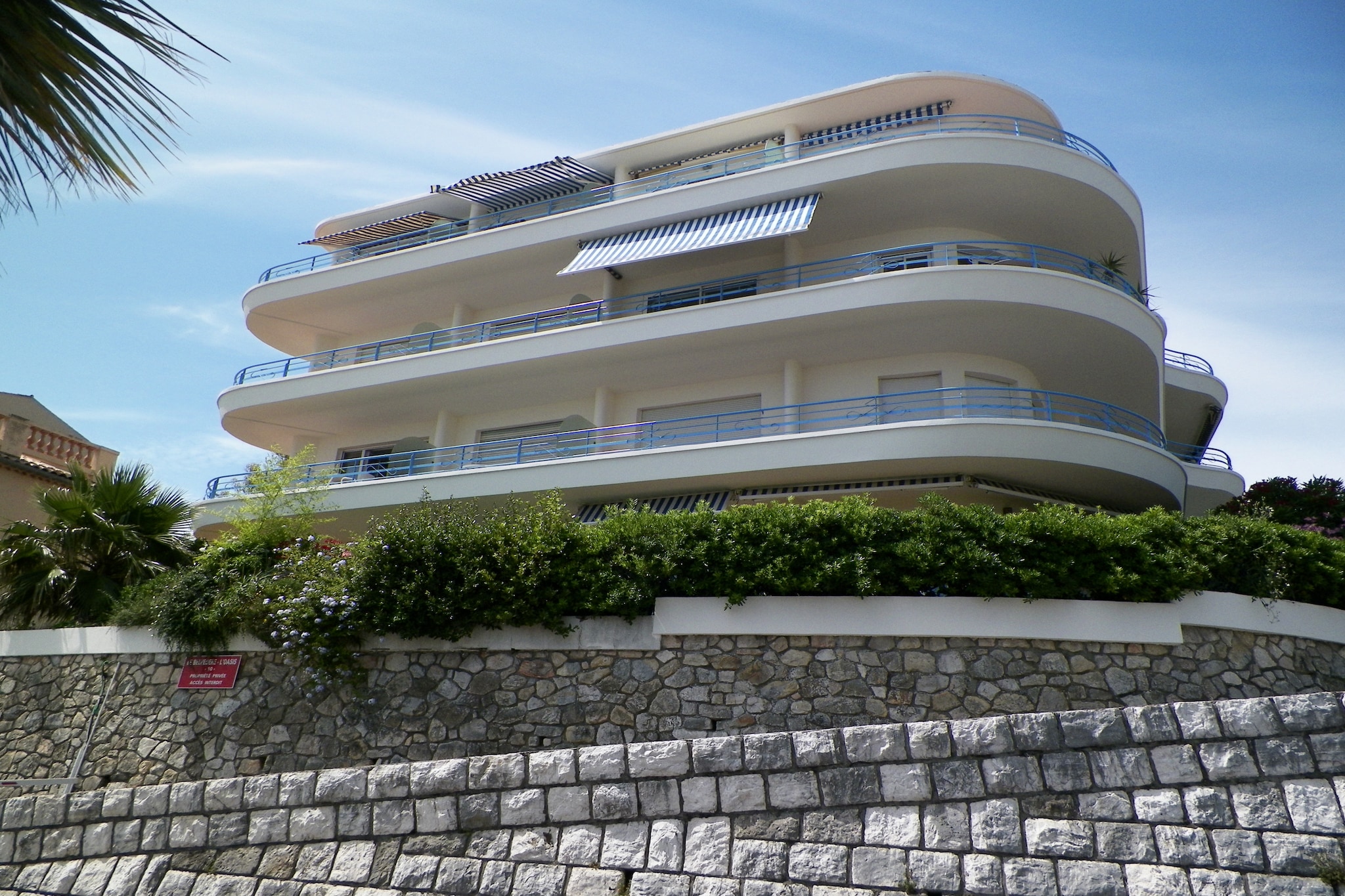 Luxe appartement met airconditioning en uitzicht op zee, 50 meter van het strand