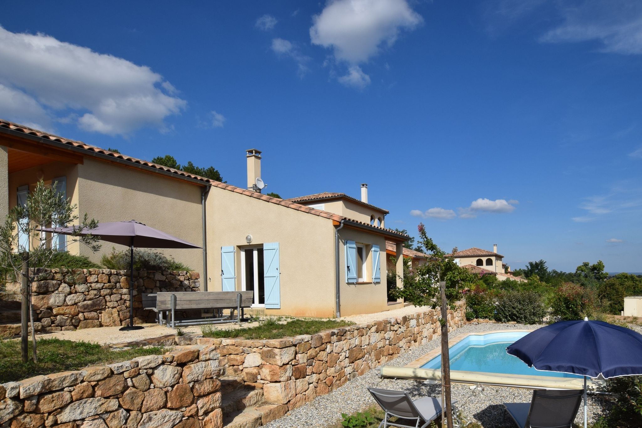 Nieuwe vakantievilla met privé zwembad in hartje Ardèche met prachtig uitzicht