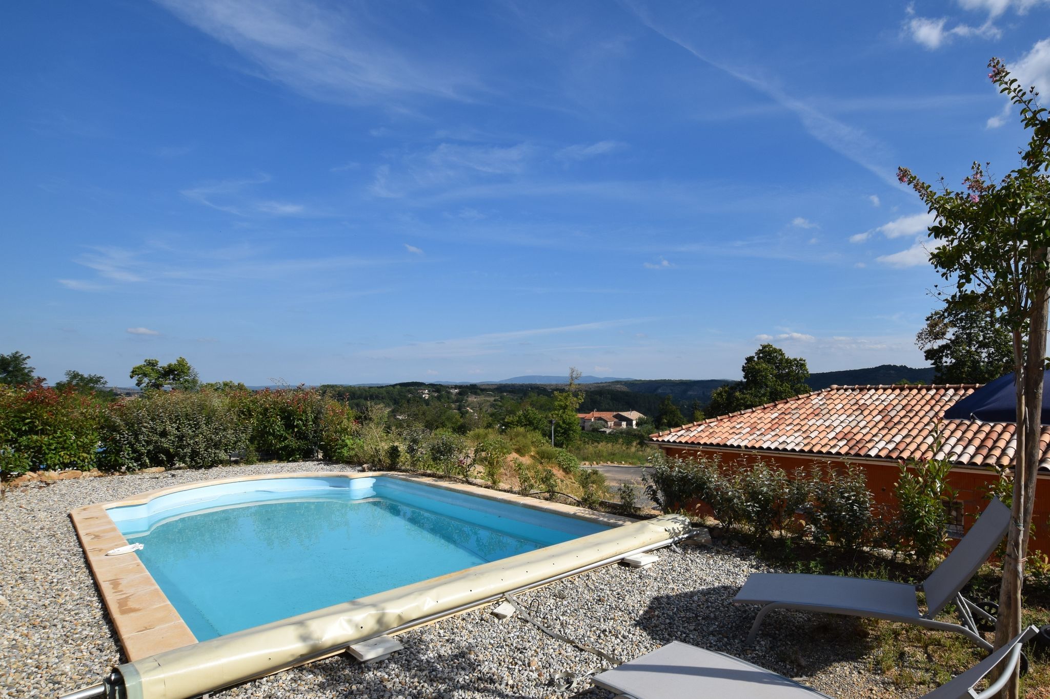 Nieuwe vakantievilla met privé zwembad in hartje Ardèche met prachtig uitzicht