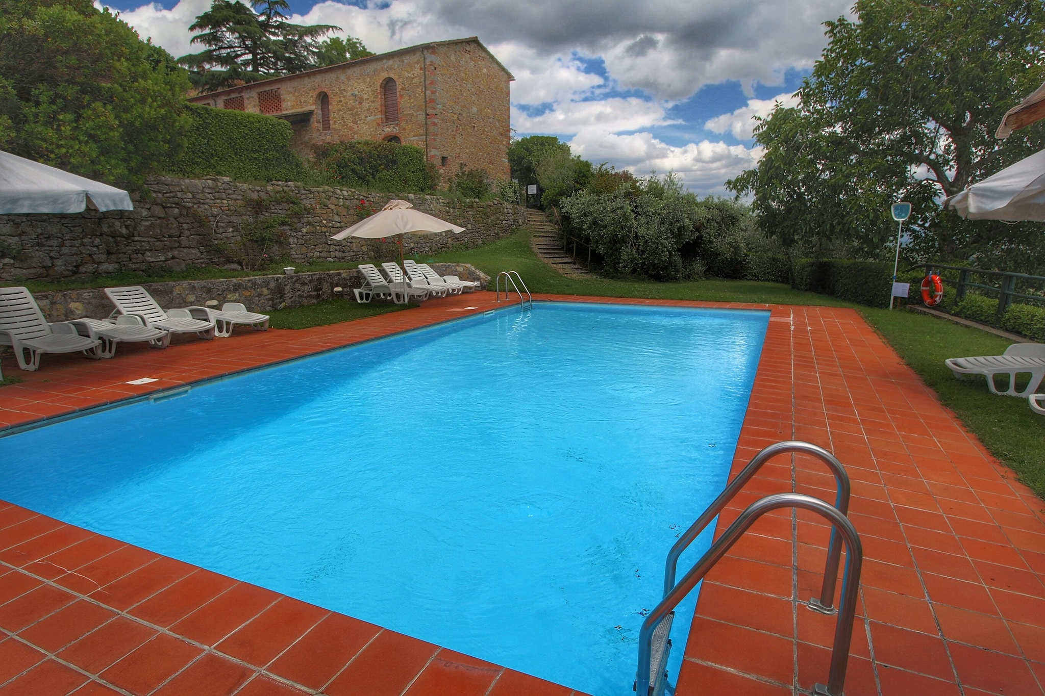 Altes Ferienhaus in Pergine Valdarno mit Swimmingpool